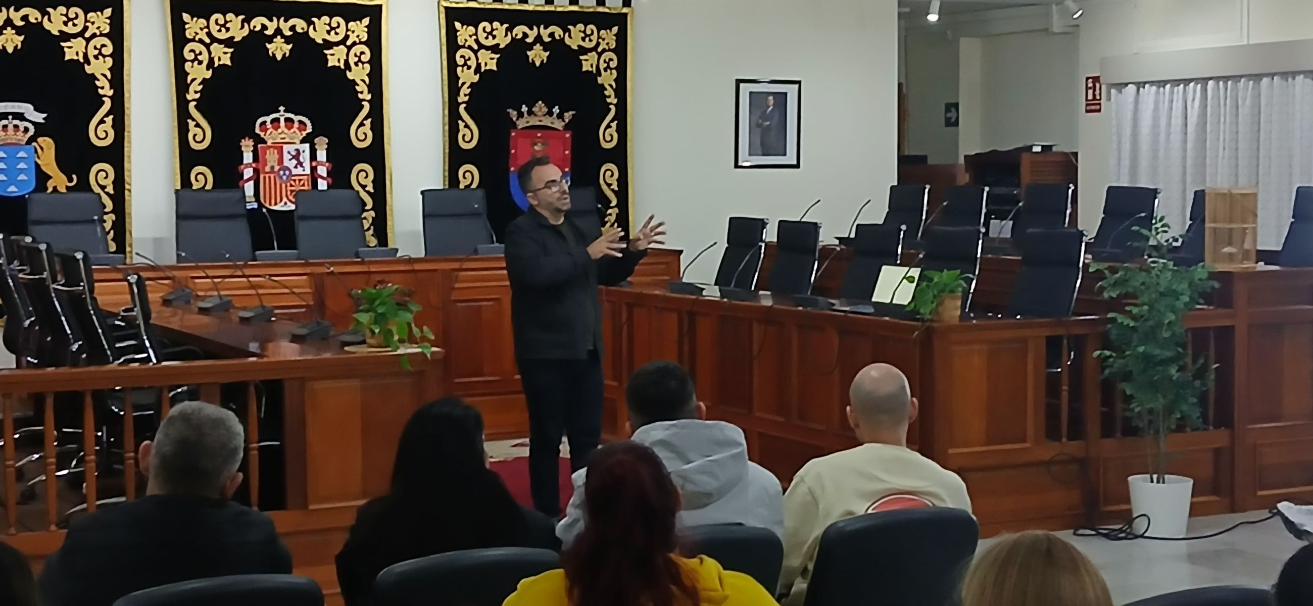 Reunión con representantes de agrupaciones carnavaleras (1) Reunión con representantes de agrupaciones carnavaleras (1)