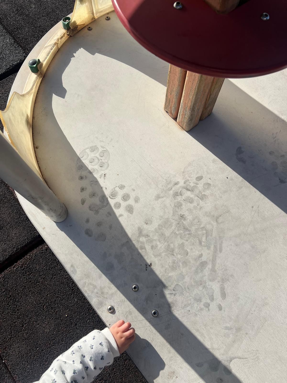 Mal estado del parque infantil de Costa Teguise