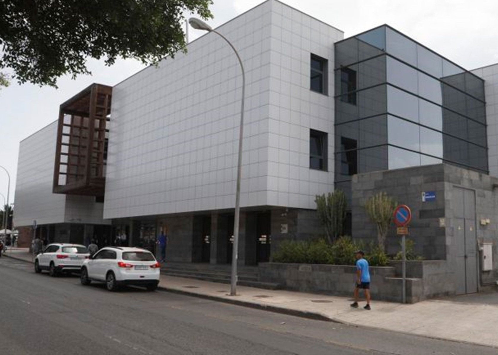 Fachada de los juzgados de Arrecife. Foto: José Luis Carrasco.