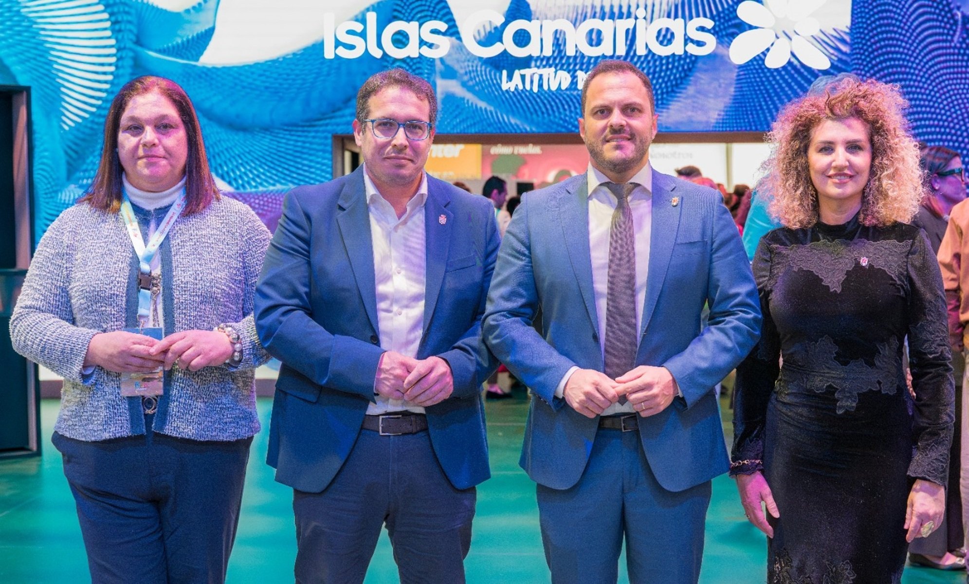 Los alcaldes de Arrecife, Yonathan de León, y de Puerto del Rosario, David de Vera, junto a las concejales de Turismo de ambas instituciones capitalinas, en la reunión celebrada en FITUR Los alcaldes de Arrecife, Yonathan de León, y de Puerto del Rosario, David de Vera, junto a las concejales de Turismo de ambas instituciones capitalinas, en la reunión celebrada en FITUR