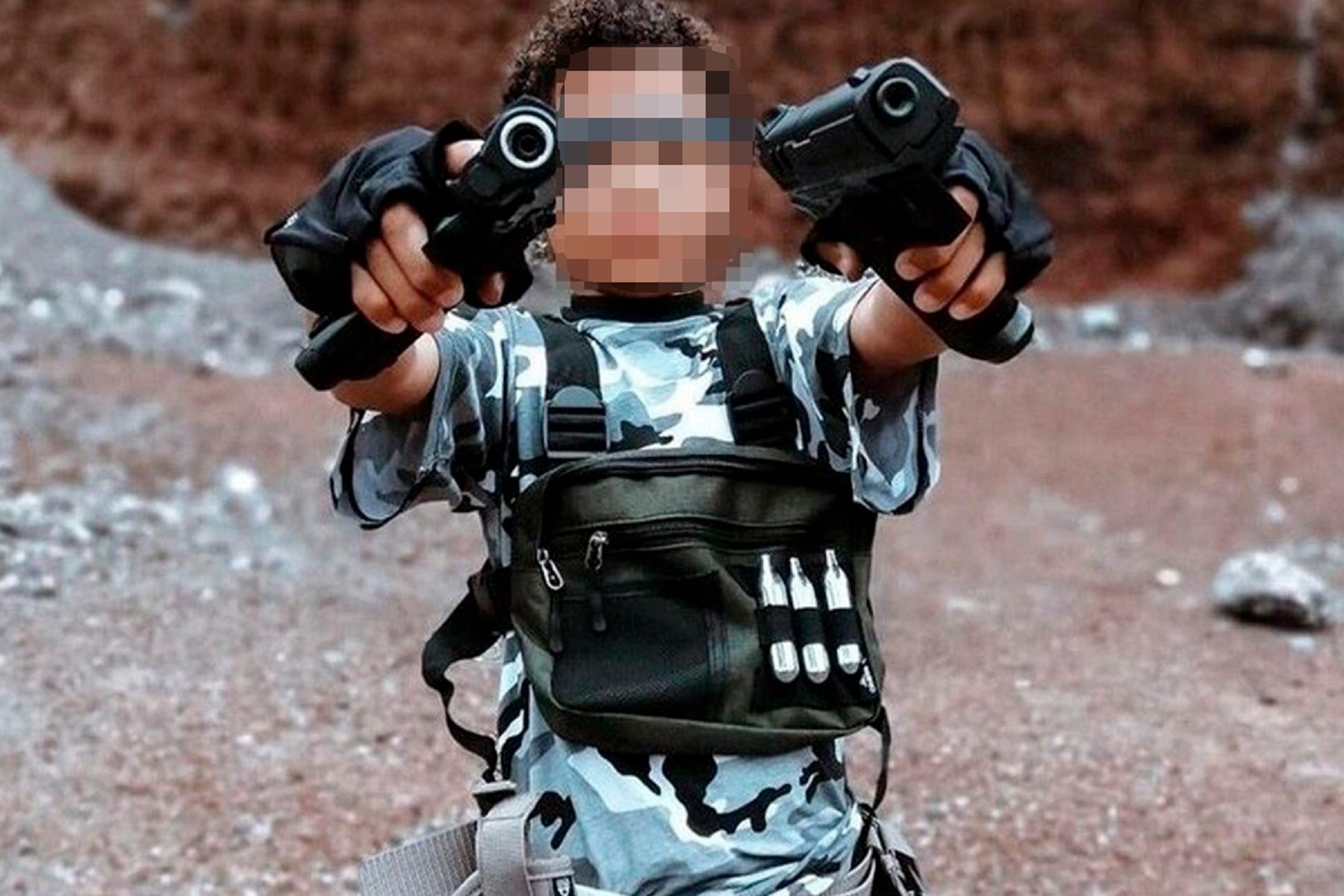 Uno de los niños en el anuncio de la tienda en Arrecife Uno de los niños en el anuncio de la tienda en Arrecife