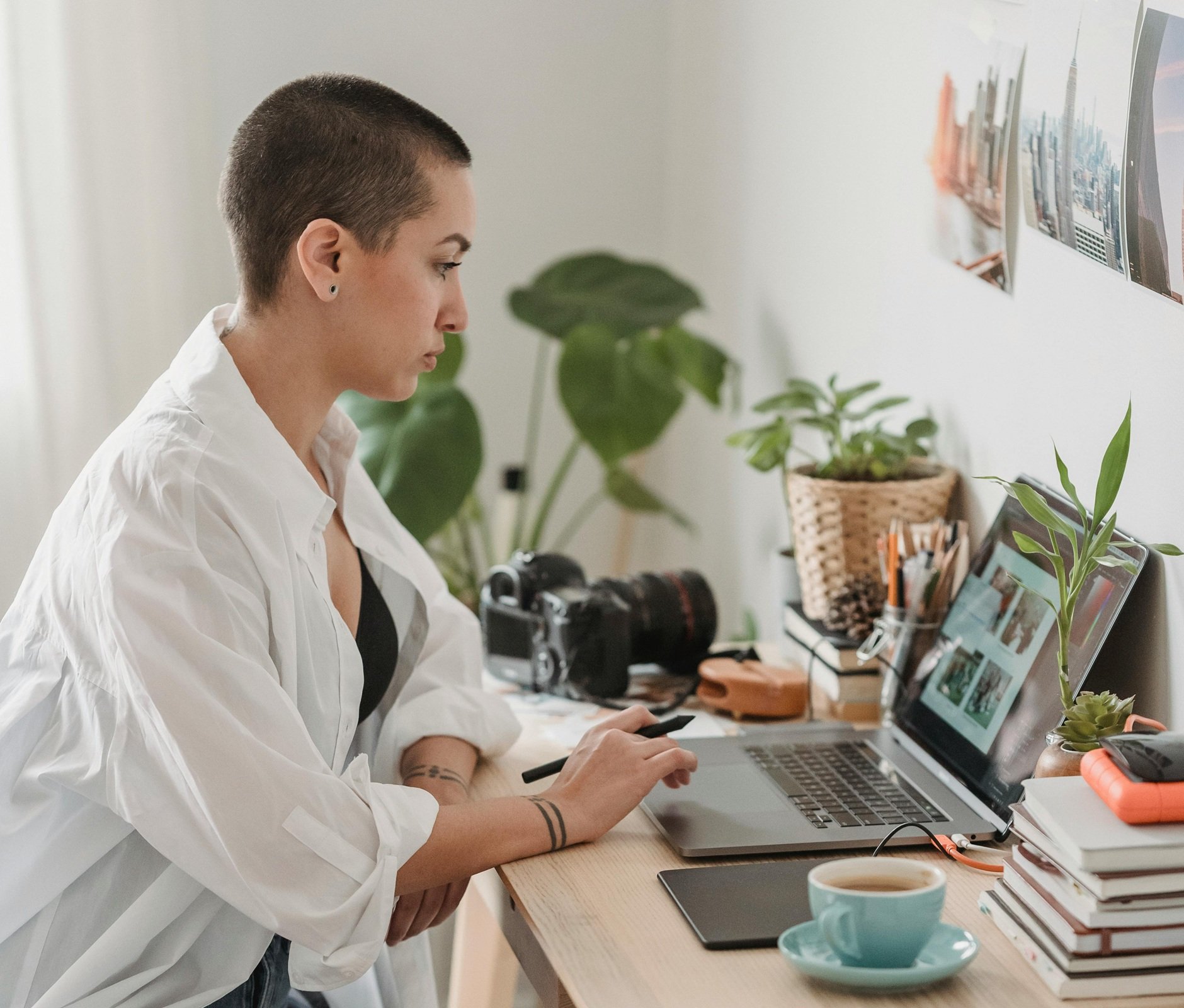 Una autónoma trabajando