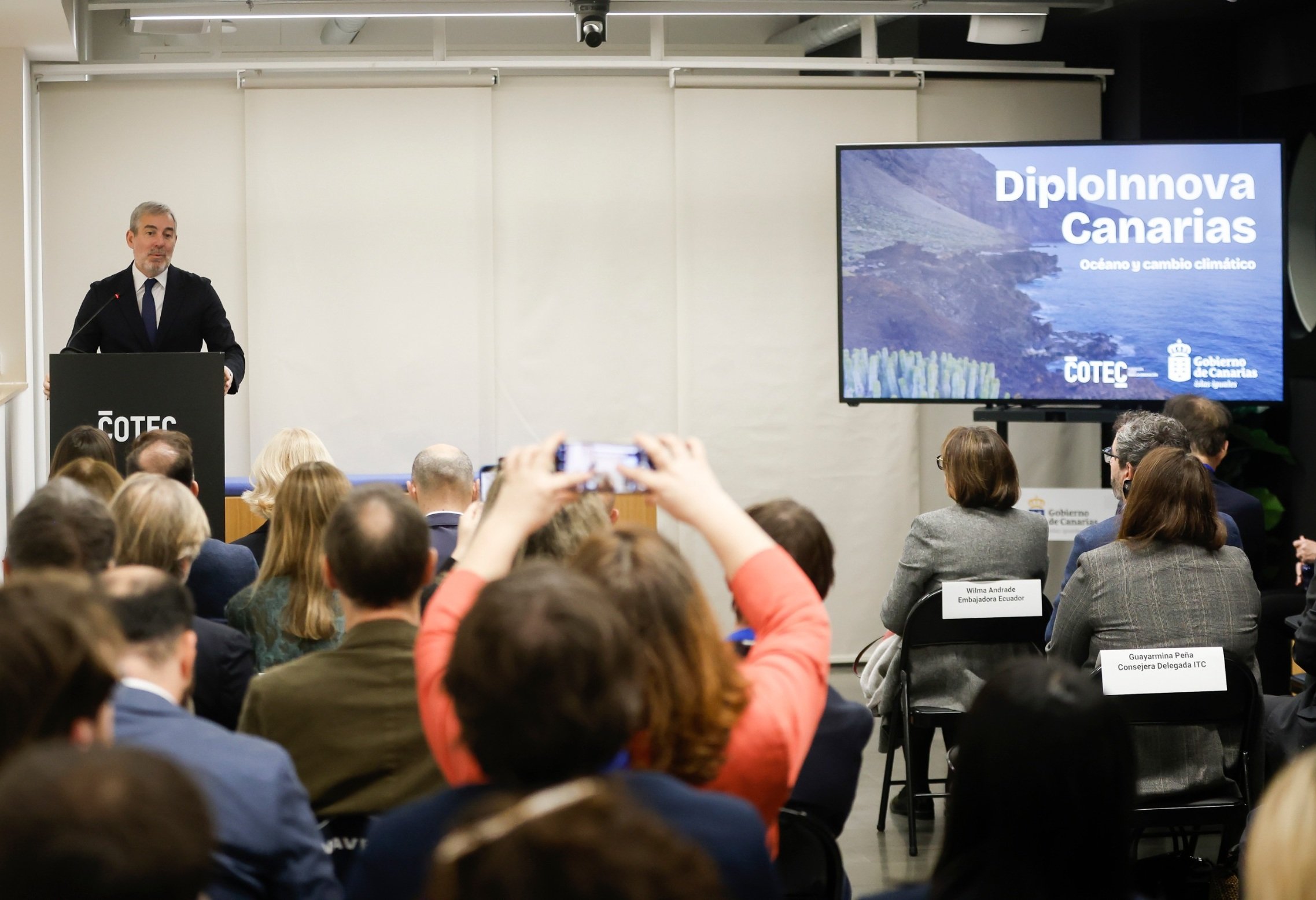 Alocución del presidente de Canarias ante los representantes de 17 embajadas en la sede de Cotec en Madrid.