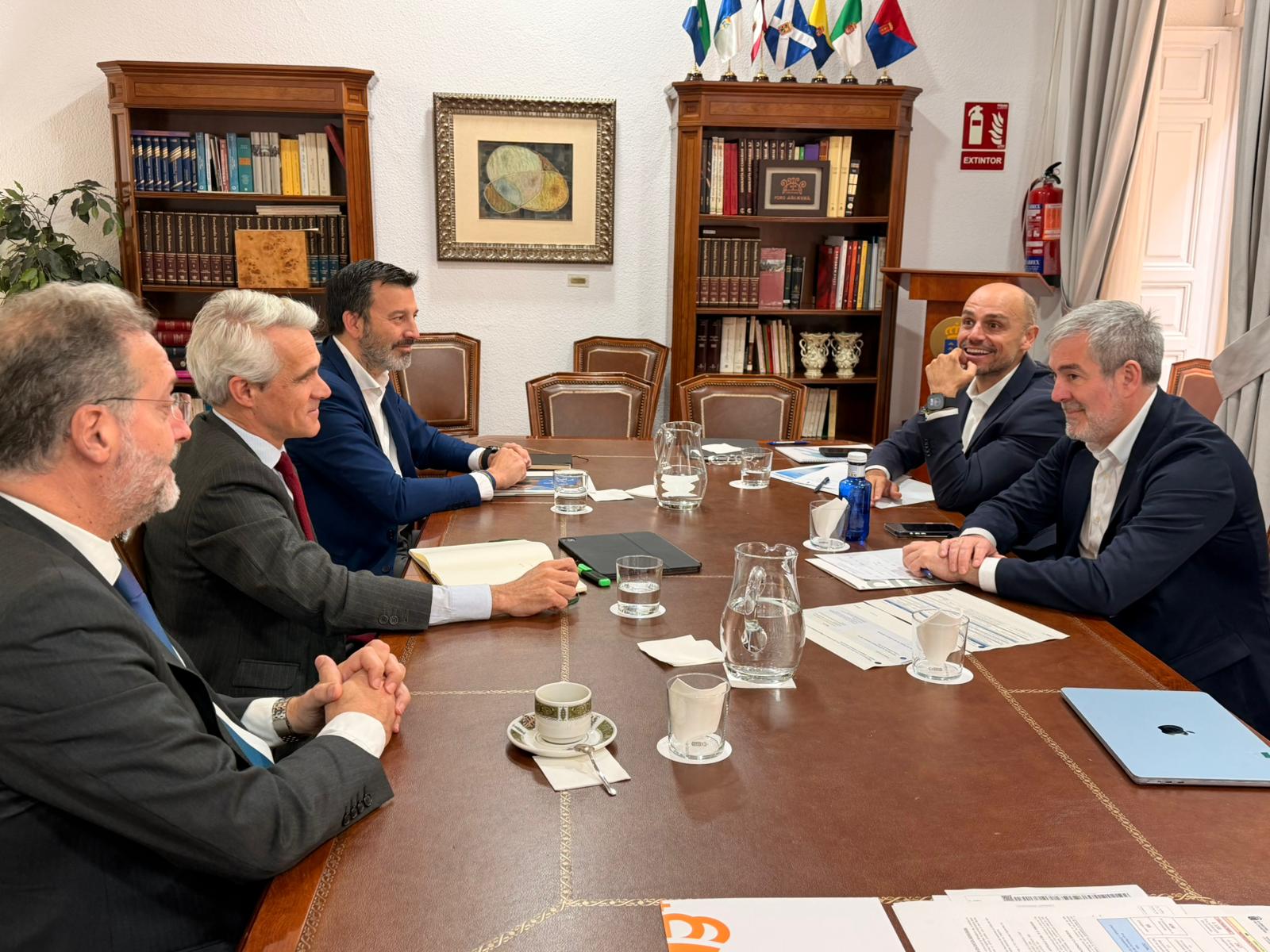 Reunión de Fernando Clavijo con el presidente de Telefónica España.