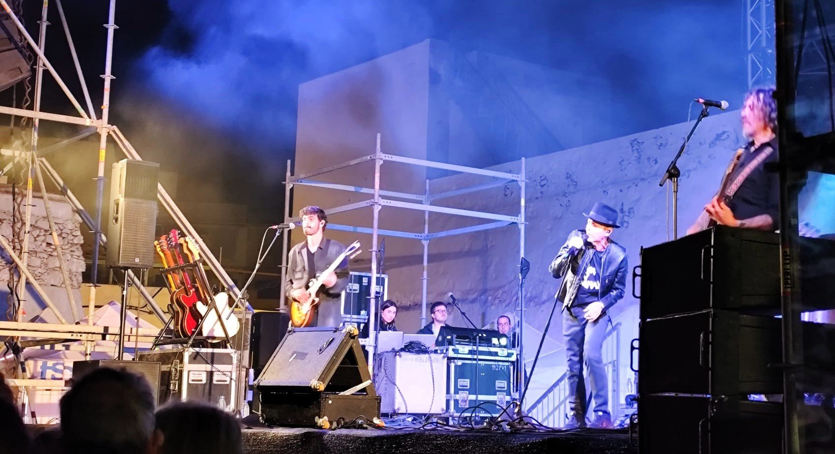 Duncan Dhu y Alejo Stivel. Fotos: Ayuntamiento de Arrecife.