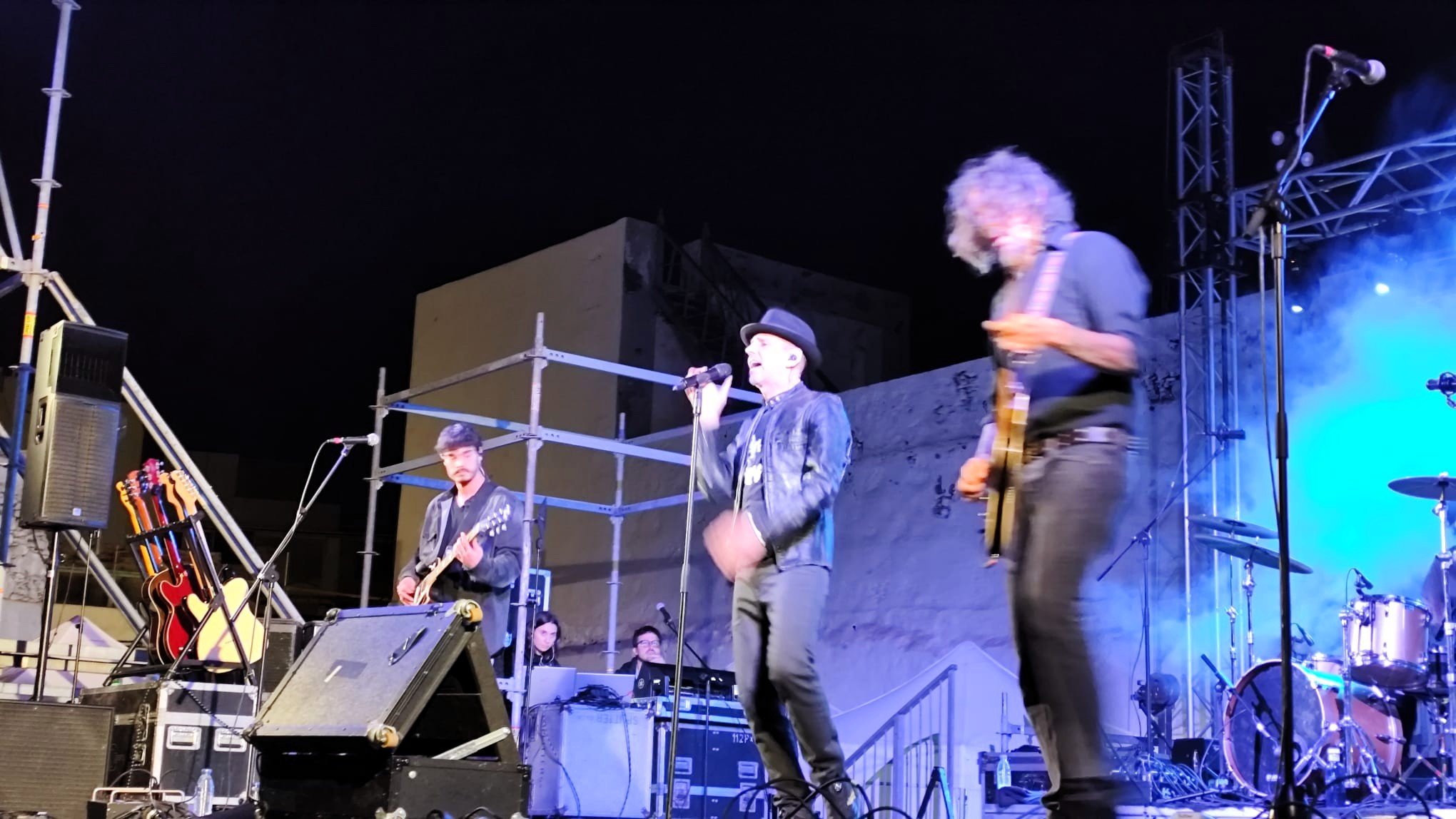 Duncan Dhu y Alejo Stivel. Fotos: Ayuntamiento de Arrecife.