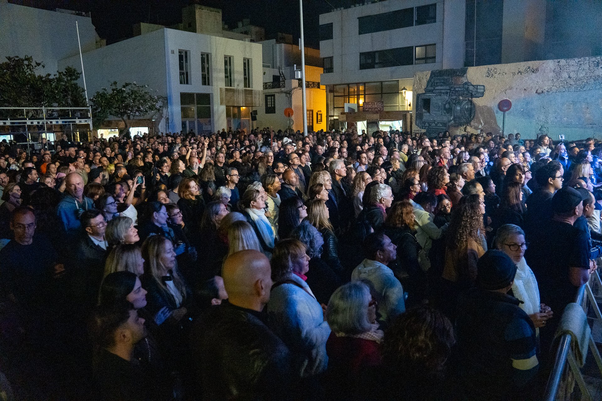Duncan Dhu y Alejo Stivel. Fotos: Ayuntamiento de Arrecife.
