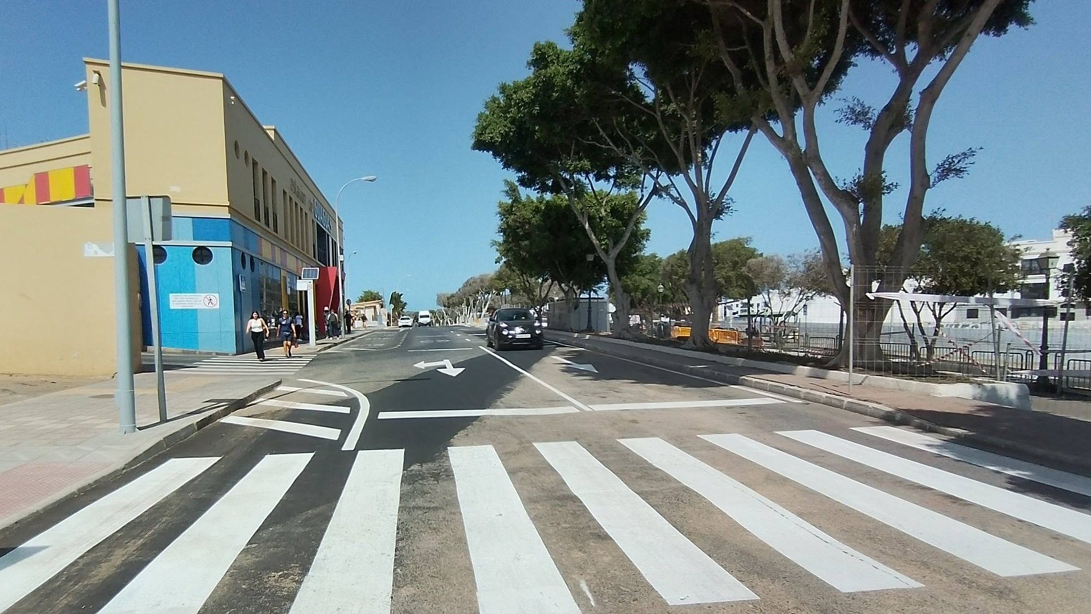 desde ayer jueves esta abierta a la circulacion este tramo de la via medular de arrecife hasta ahora afectada por las obras del emisarioss