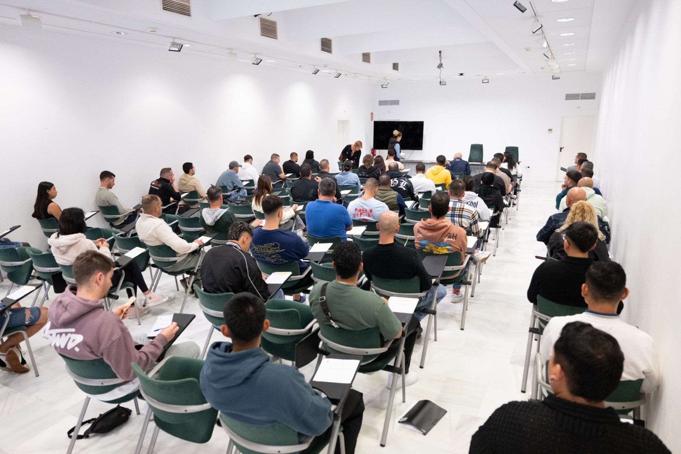 Un momento antes del examen en el Archivo Municipal de Arrecife