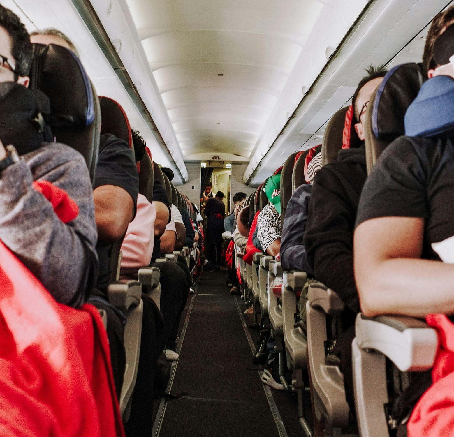 Pasajeros en un avión. Vuelos.