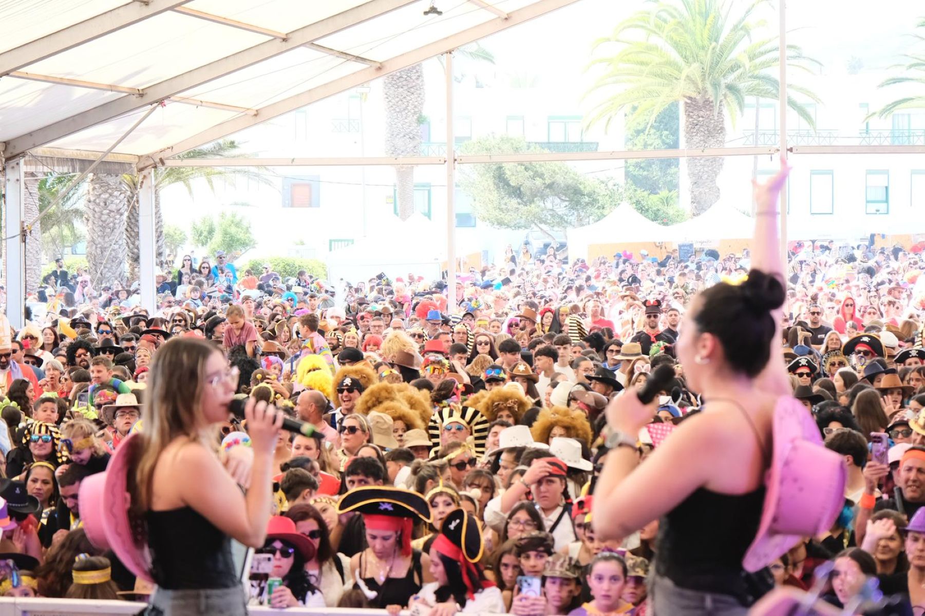 Carnaval San Bartolomé 2026 el grupo Nueva Línea hizo bailar a miles de participantes Carnaval San Bartolomé 2026 el grupo Nueva Línea hizo bailar a miles de participantes