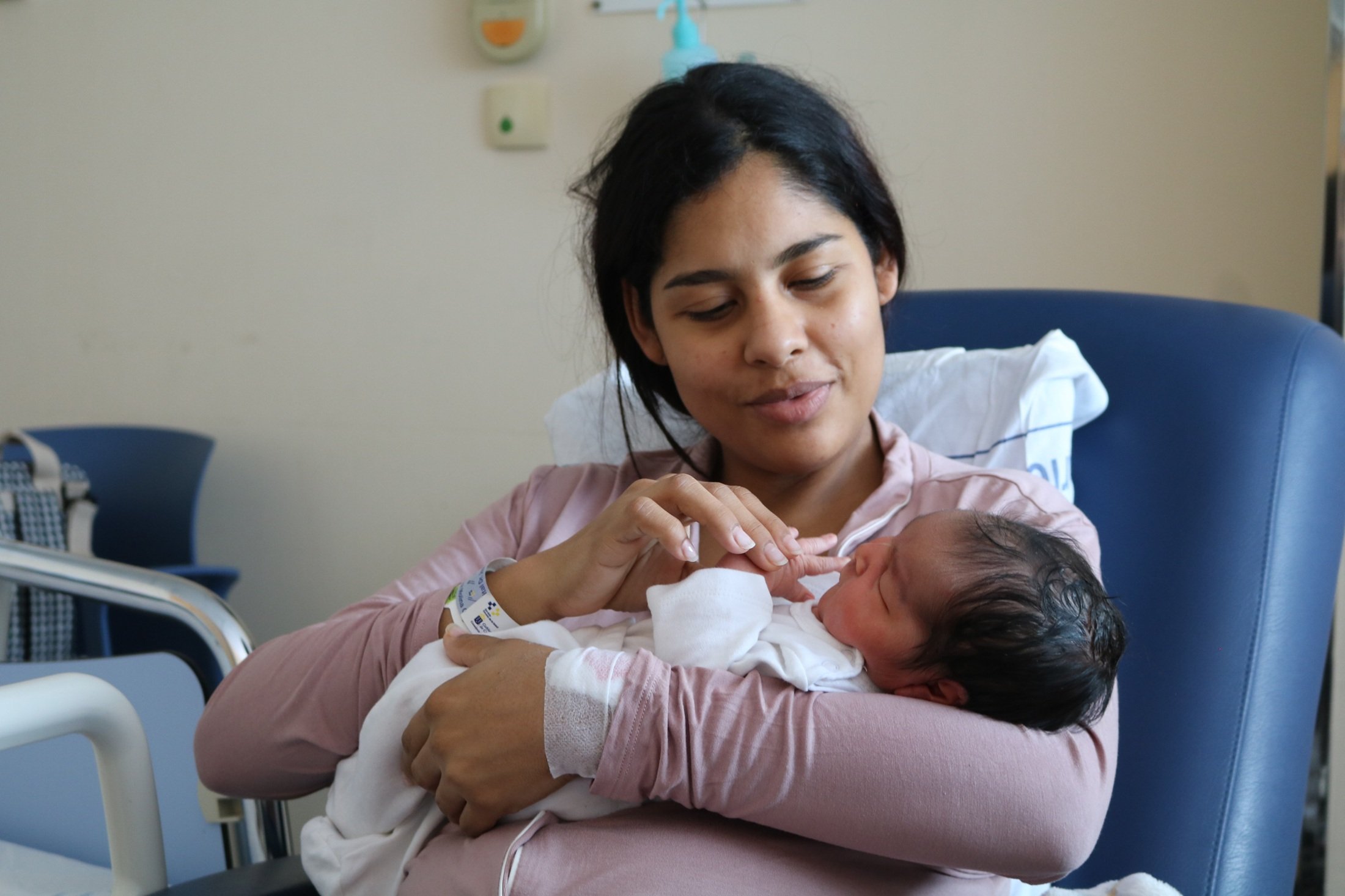 Una de las madres que dio a luz en Lanzarote 2025