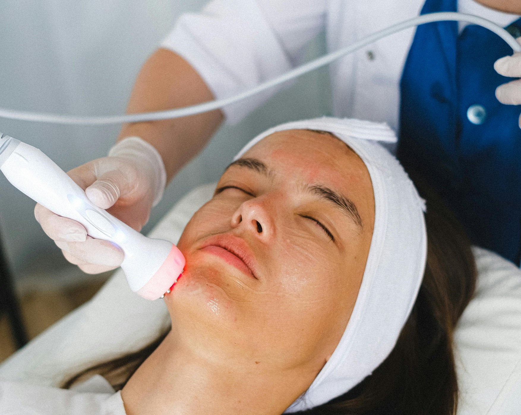 Tratamiento facial con láser. Foto: Anna Shvets (Pexels). Tratamiento facial con láser. Foto: Anna Shvets (Pexels).