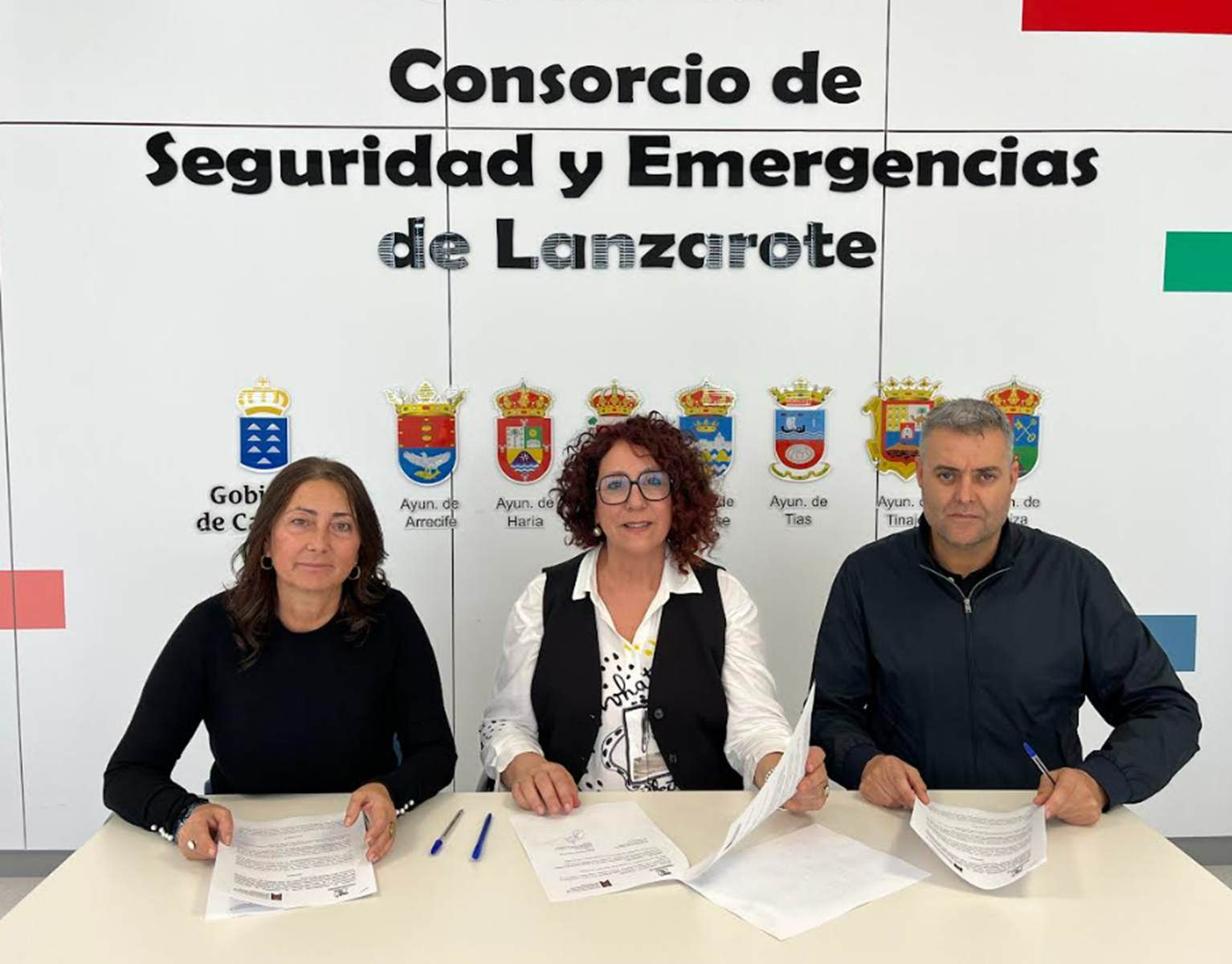 Firma del convenio por parte del Consorcio, el Instituto y el Cabildo. Seguridad.