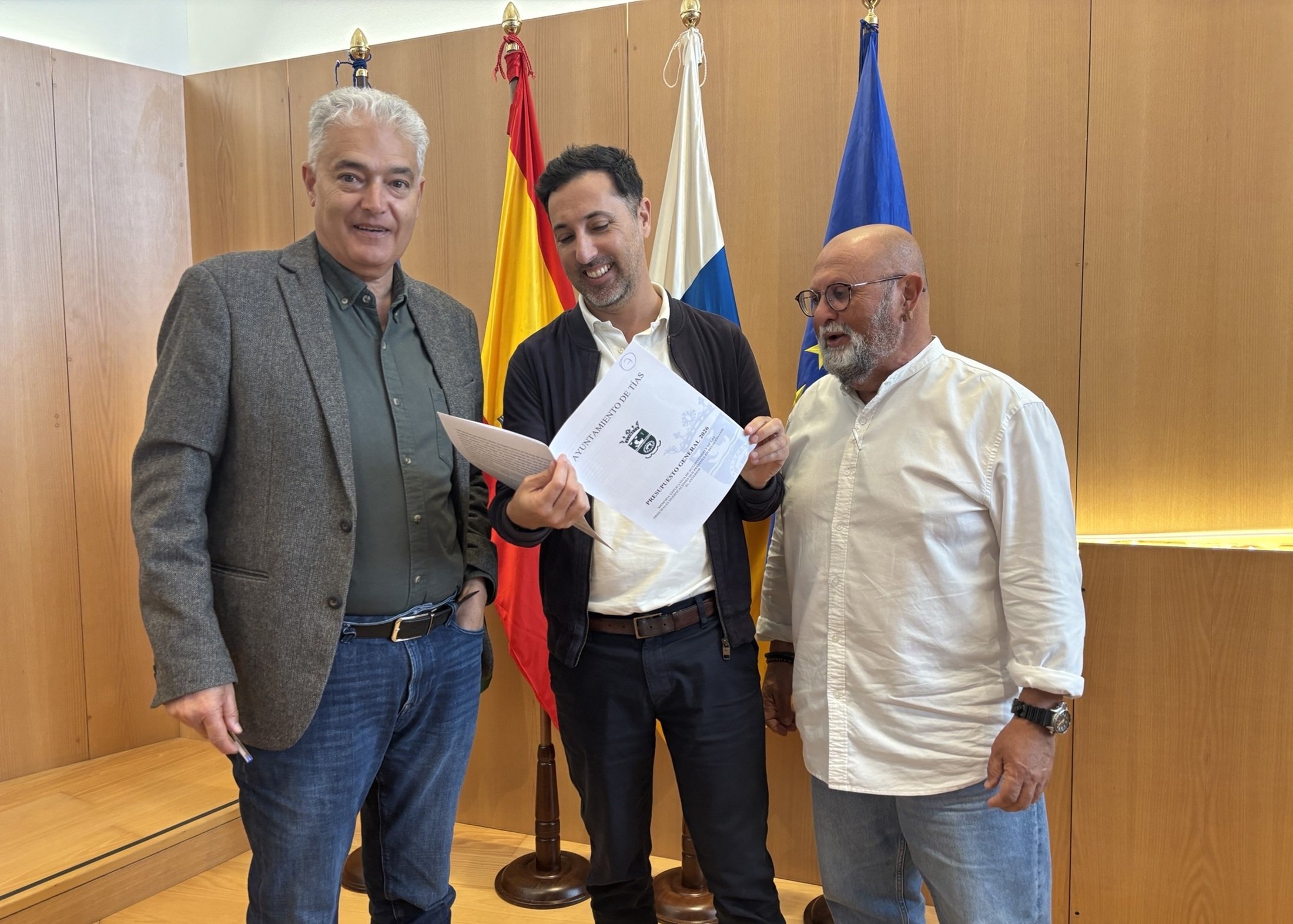 El alcalde de Tías y los concejales de Hacienda y Bienestar Social