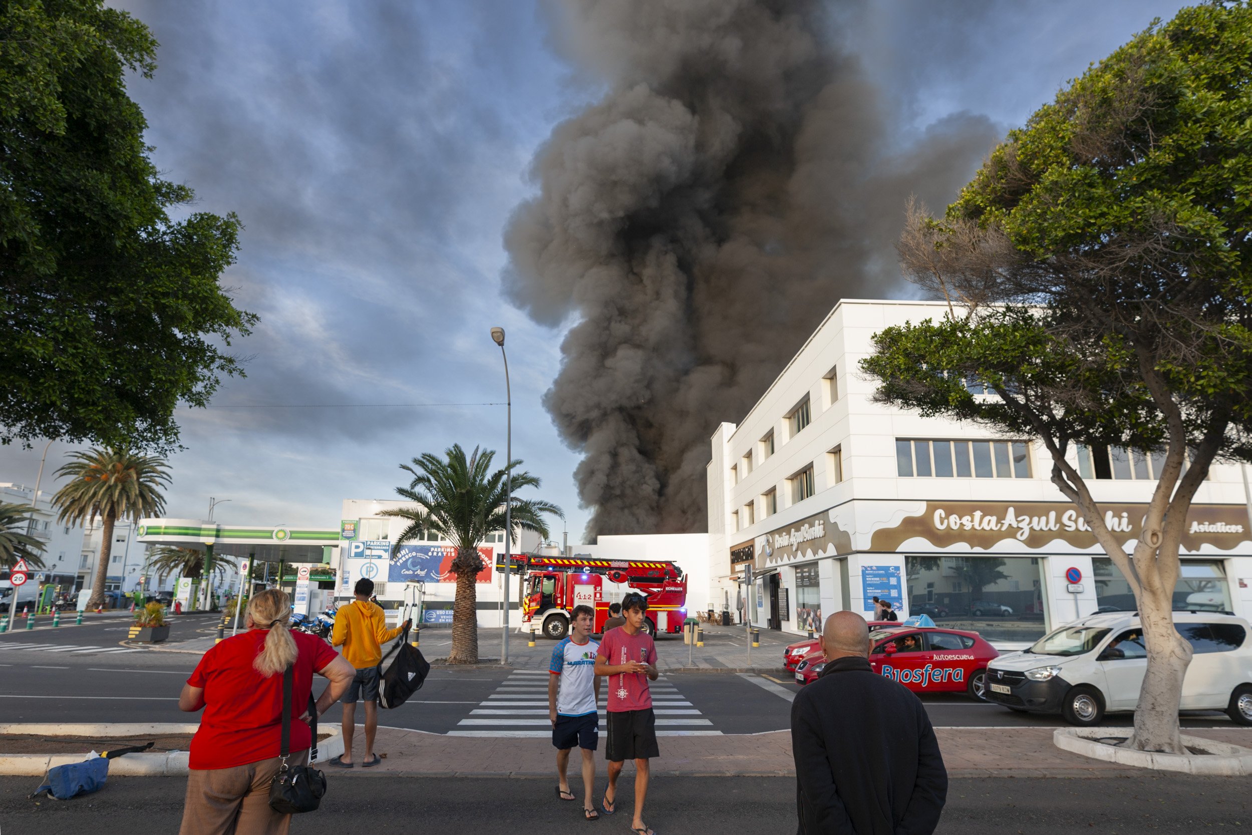 Incendio de la nave de Lanzarote Bus (Fotos: Juan Mateos)