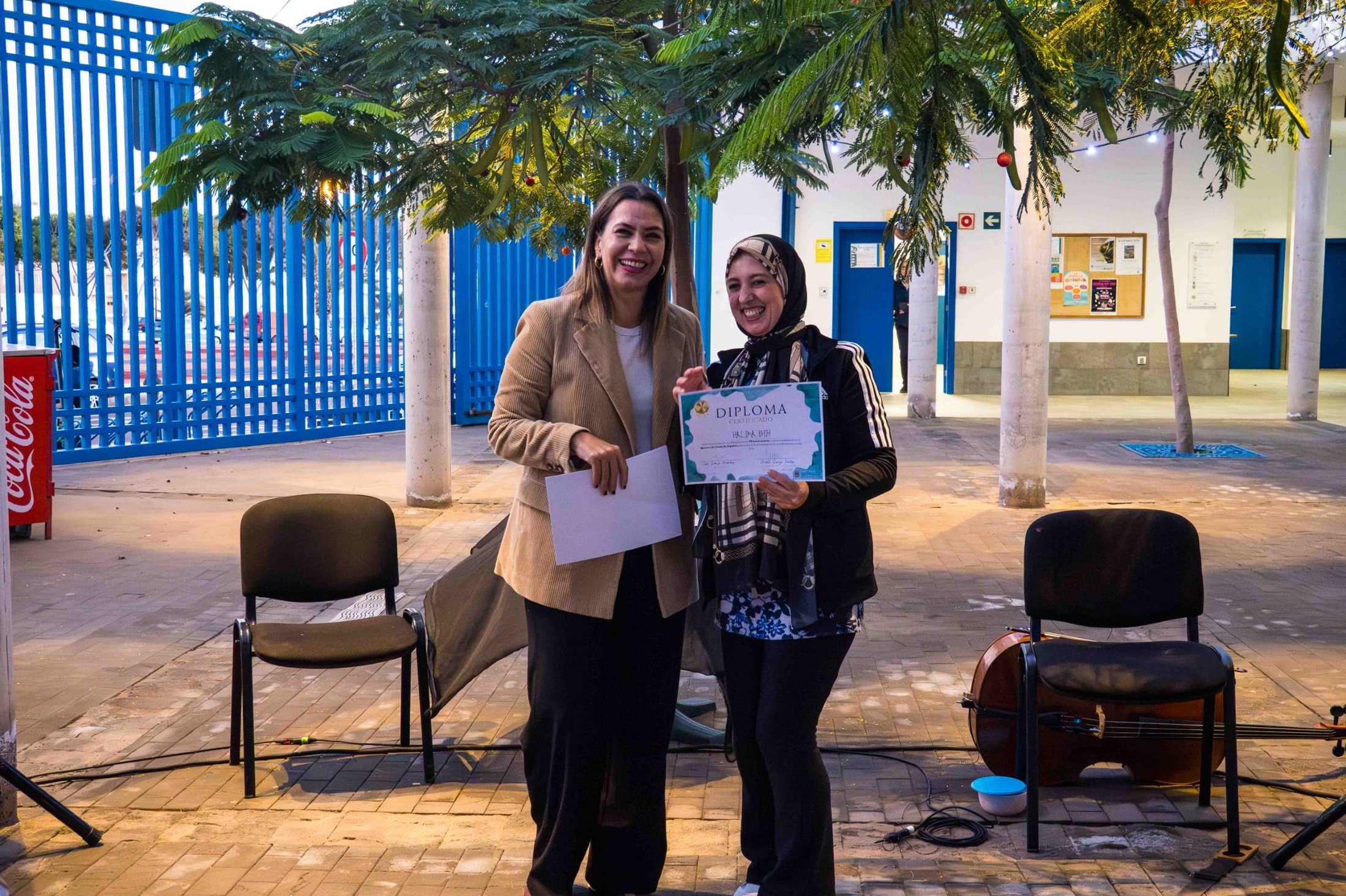 Entrega de diplomas en el último curso de español para extranjeros