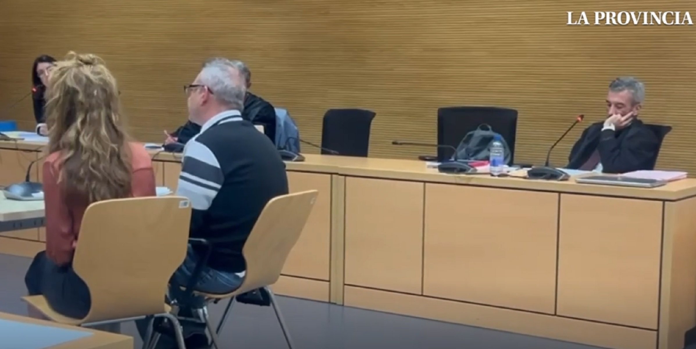 El acusado testificando en el juicio por matar a un hombre en Costa Teguise. Foto: La Provincia. El acusado testificando en el juicio por matar a un hombre en Costa Teguise. Foto: La Provincia.