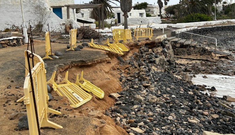 Restablecimiento de un vallado en La Graciosa Restablecimiento de un vallado en La Graciosa