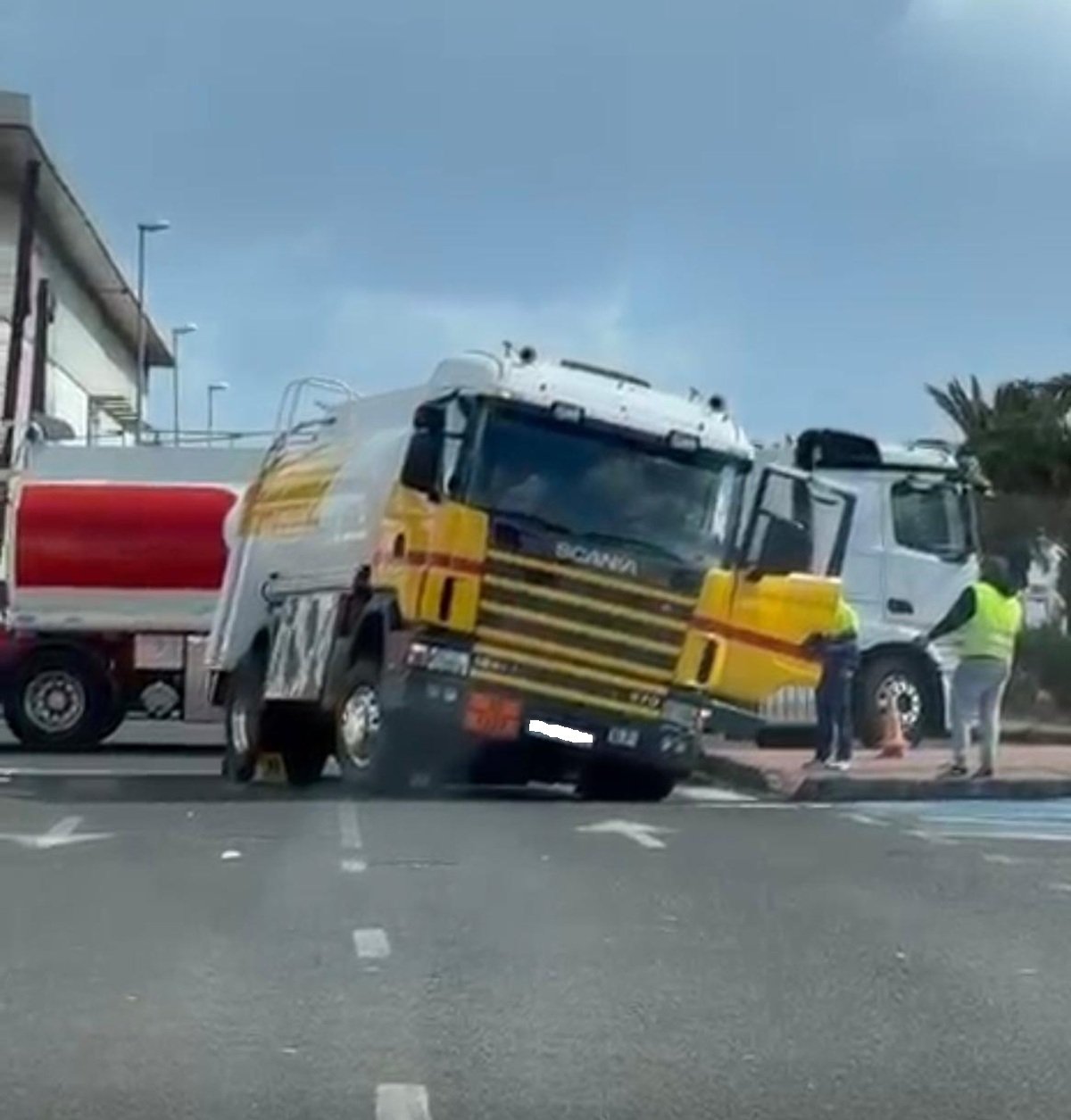 Accidente entre dos camiones en Arrecife