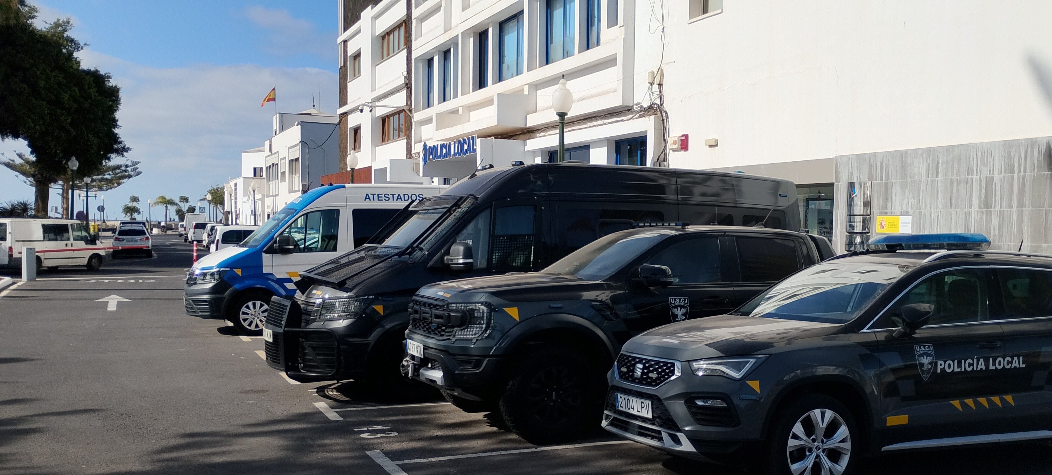 Encartado por la Policía Local de Arrecife el conductor reponsable de un accidente de circulación que abandonó el lugar, y la investigación determinó que estaba drogado  y con la ITV vencida 