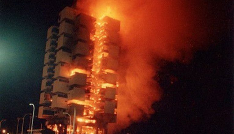 Incendio del Gran Hotel de Arrecife en una imagen de Memoria Digital. Foto: José Luis Carrasco