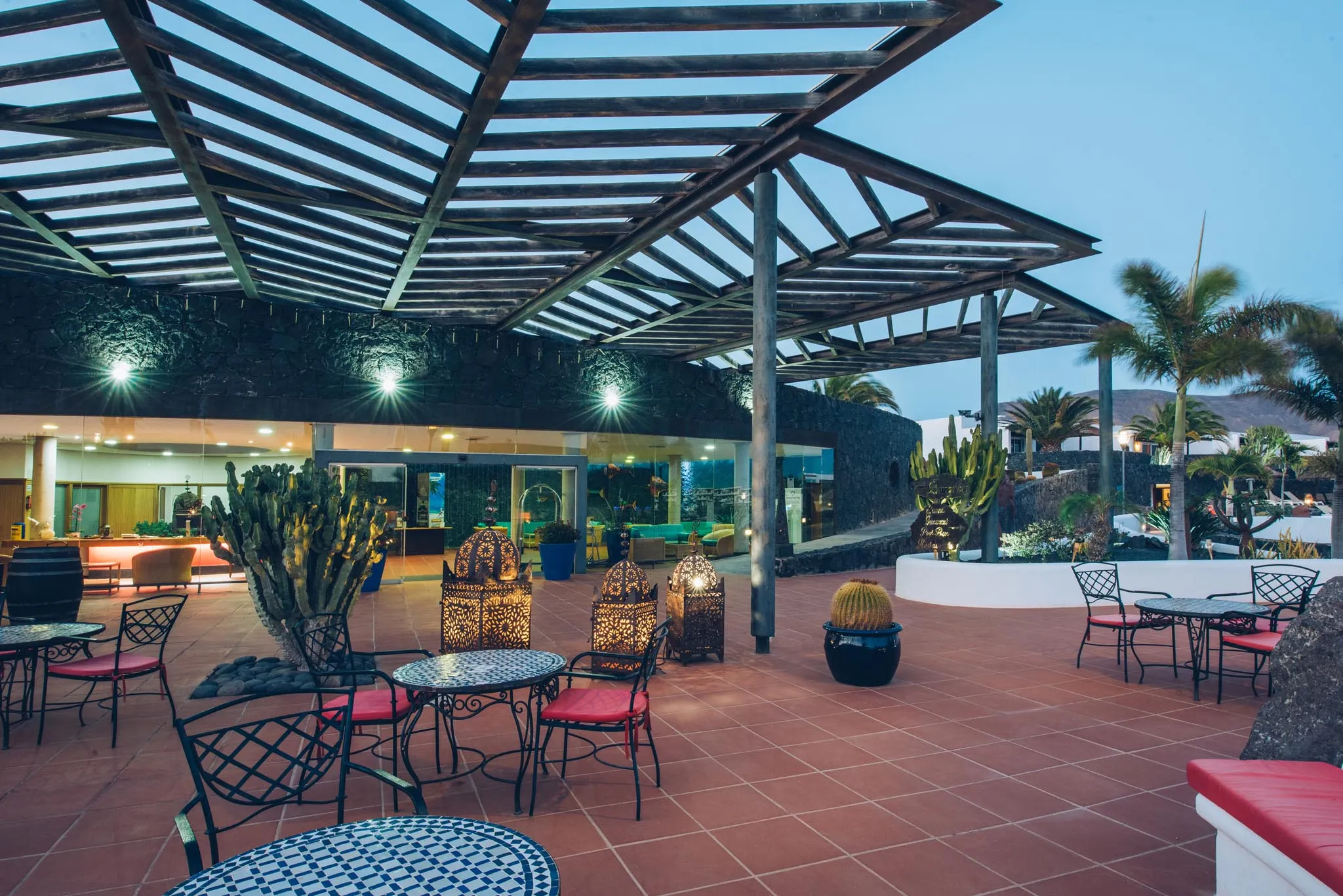 Zona común del Dream Bocayna Village, uno de los establecimientos hoteleros más recomendados por Dertour en Lanzarote. Imagen: dreamplacehotels.coms