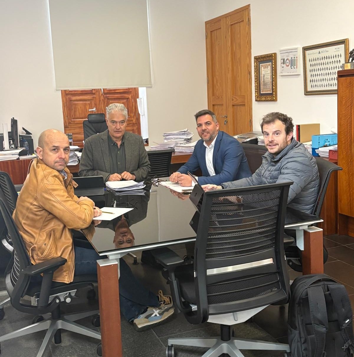 Reunión del Ayuntamiento de Tías con el consejero Jacobo Medina