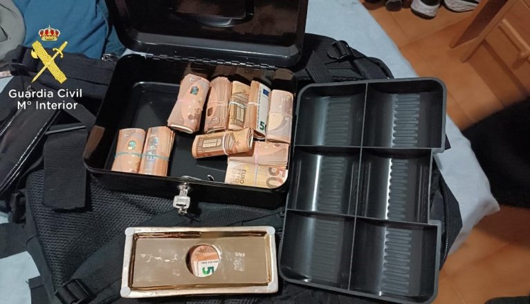Money intercepted by the Civil Guard. Photo: CG. 