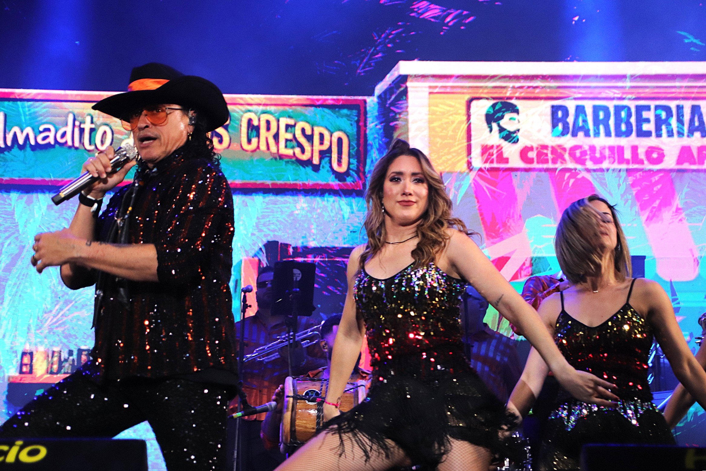 Elvis Crespo durante su concierto en Playa Blanca Elvis Crespo durante su concierto en Playa Blanca