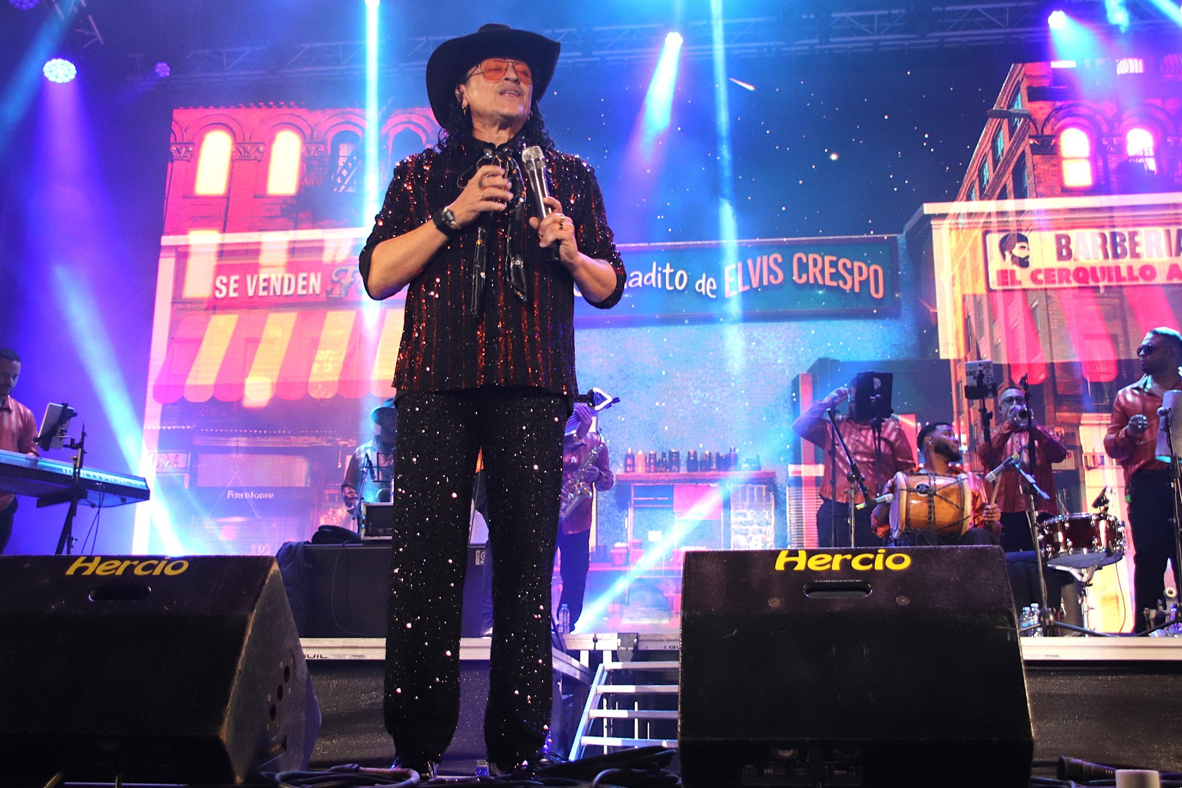 Elvis Crespo durante su concierto en Playa Blanca Elvis Crespo durante su concierto en Playa Blanca