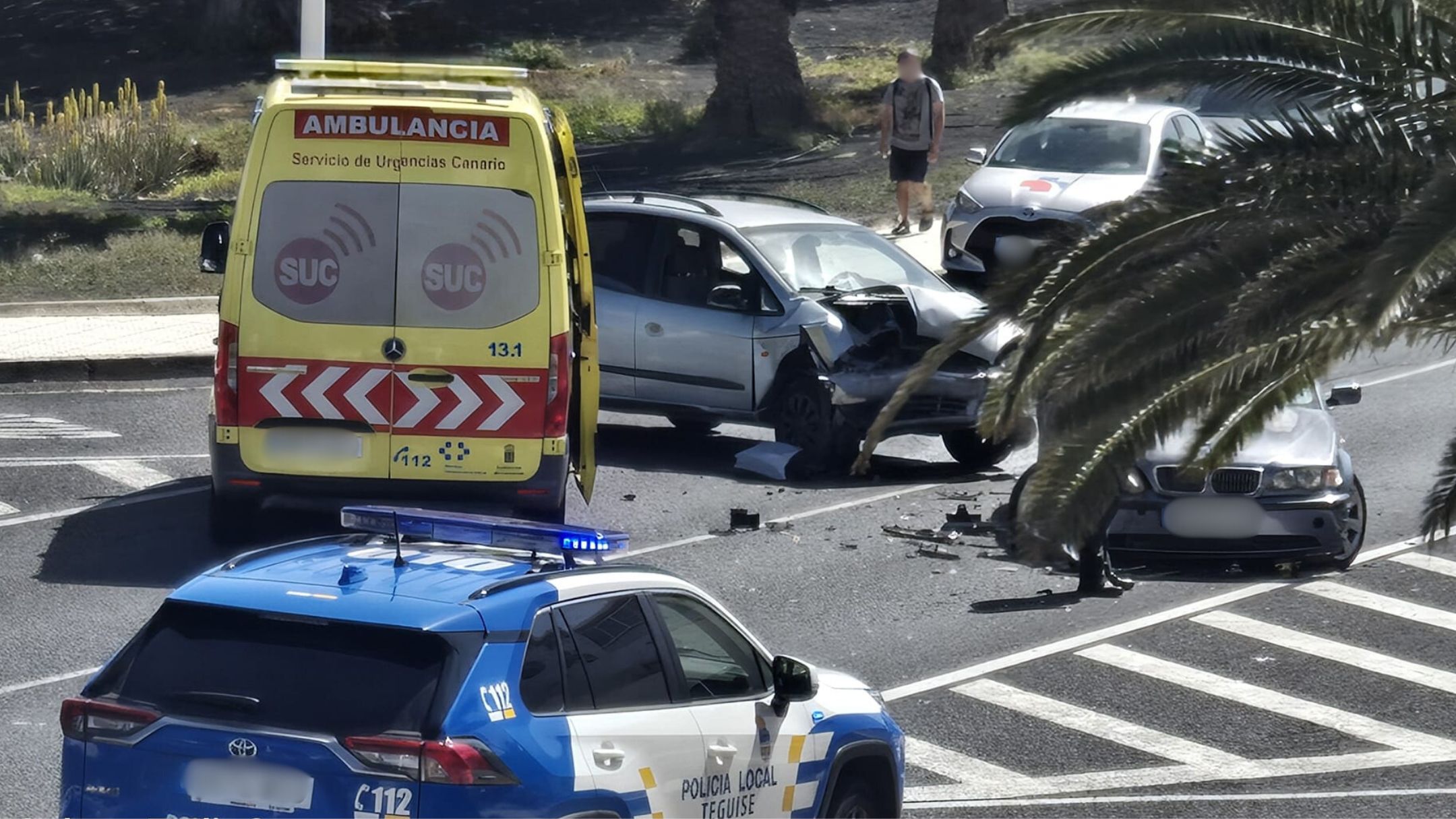 Accidente entre dos turismos en Costa Teguise. Foto: Cedida.