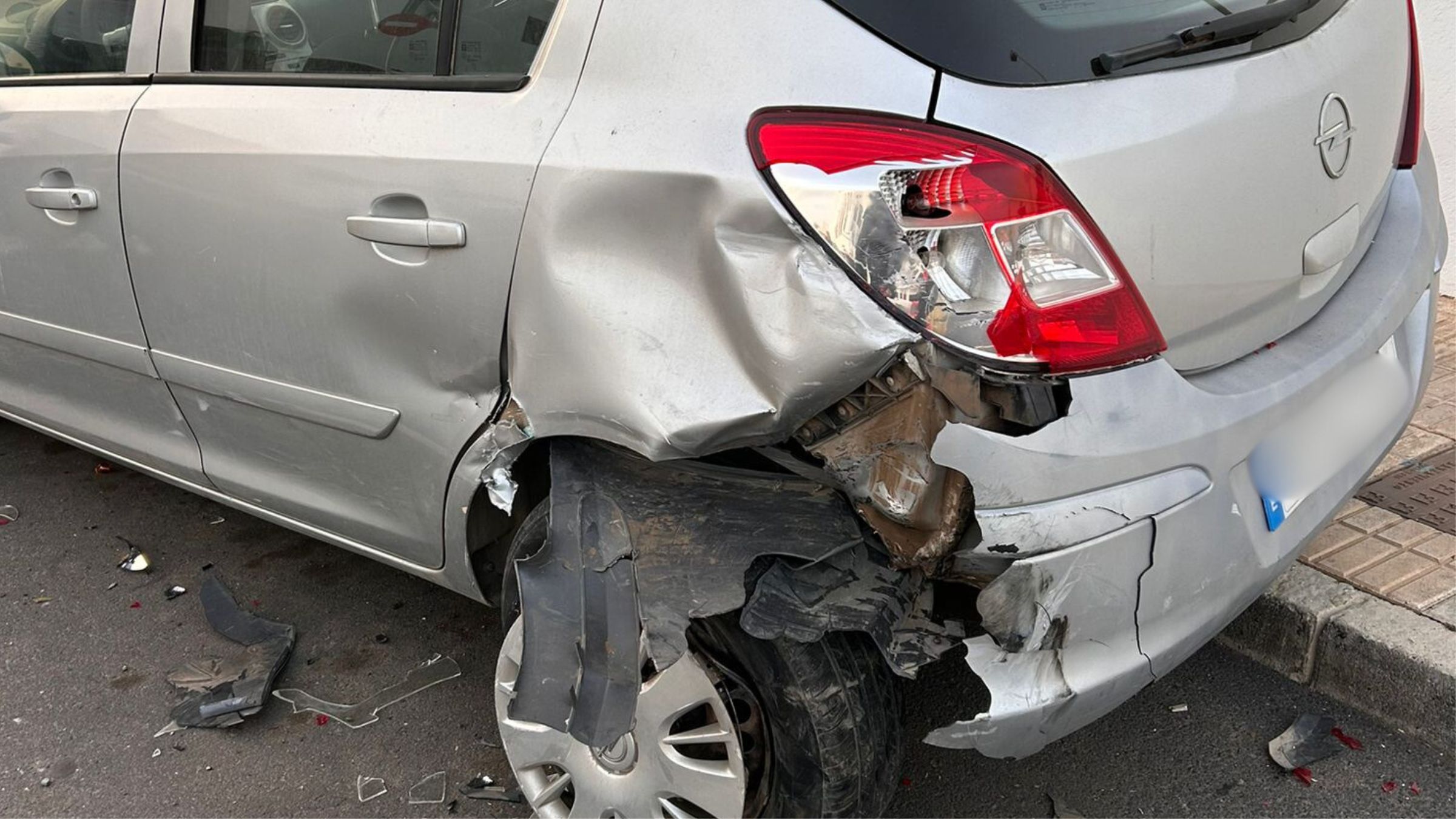 Vehículo siniestrado en Playa Honda. Foto: Cedida.