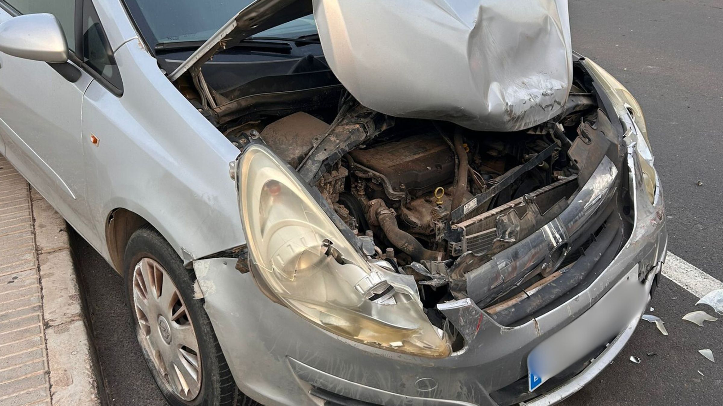 Vehículo siniestrado en Playa Honda. Fotos: Cedidas.