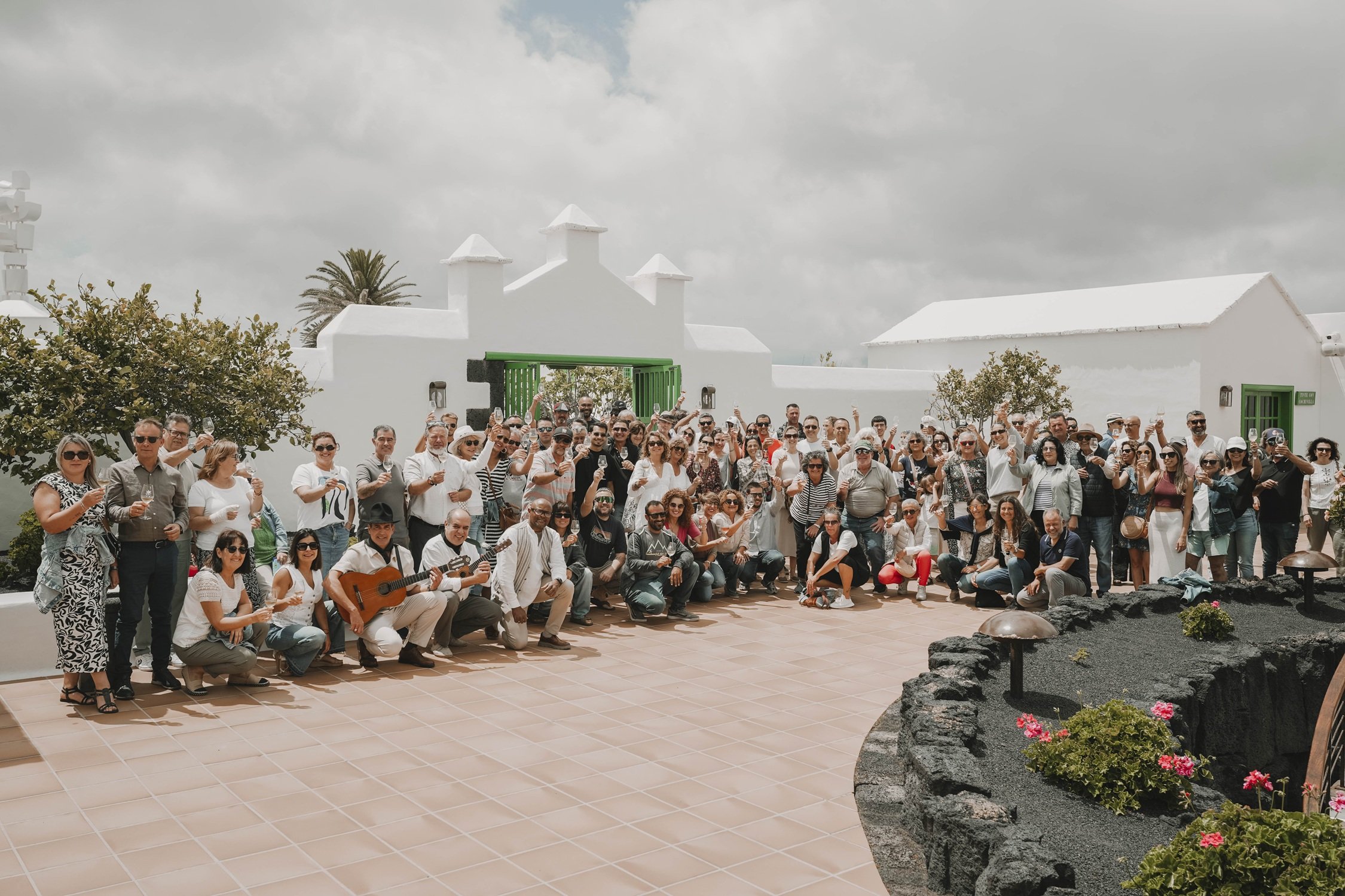 Brindis en una actividad previa del Consejo Regulador DO Vinos de Lanzarote.