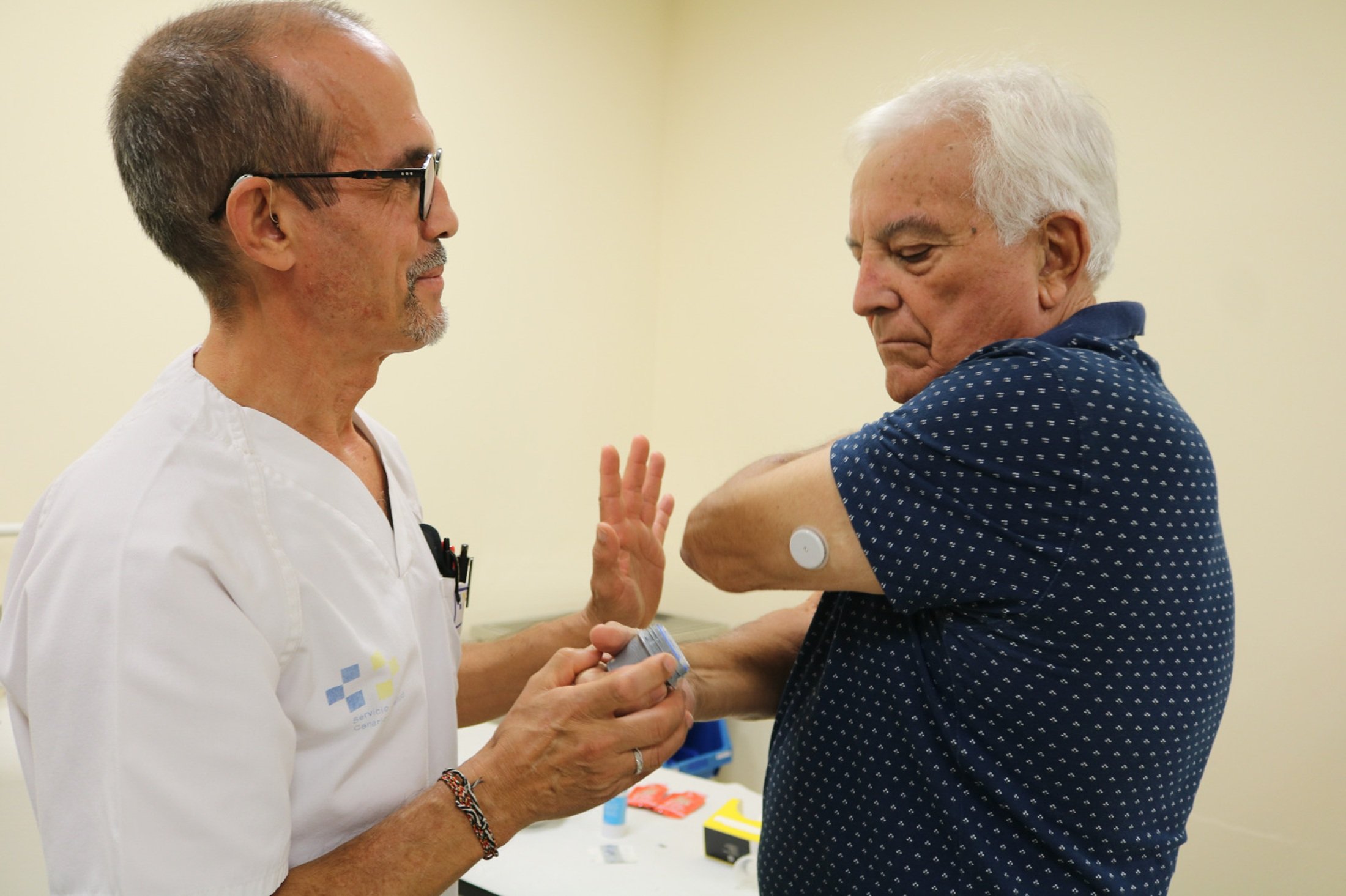 Implantación de un dispositivo de diabetes