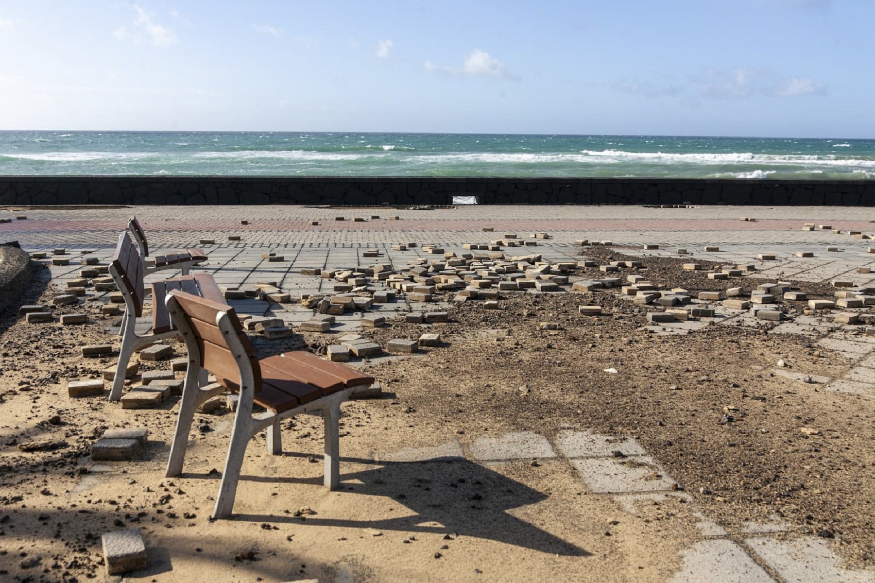 Paseos destrozados en la Punta del Camello en Arrecife Juan Mateos