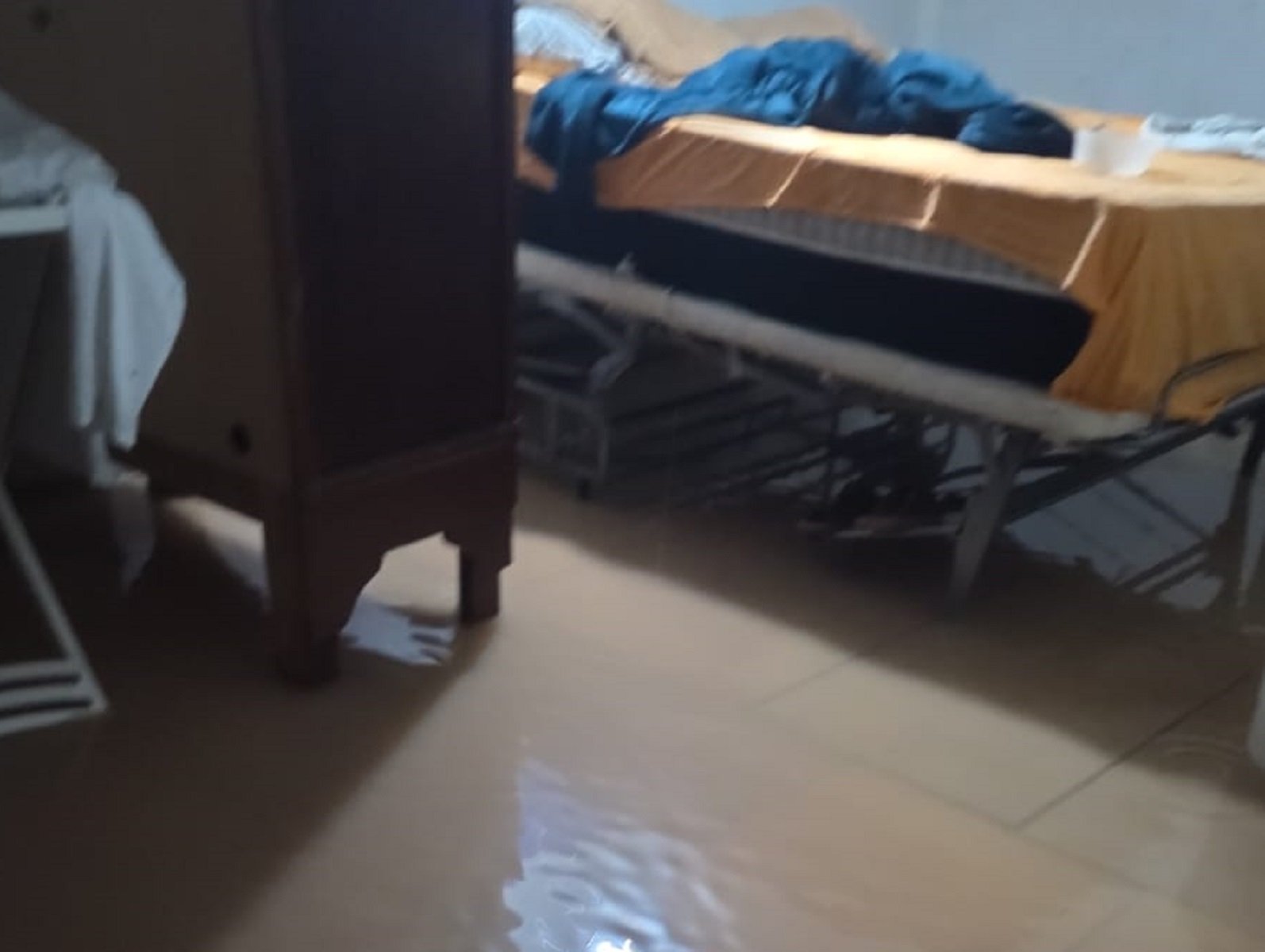 Vivienda inundada por la borrasca en Playa Blanca.