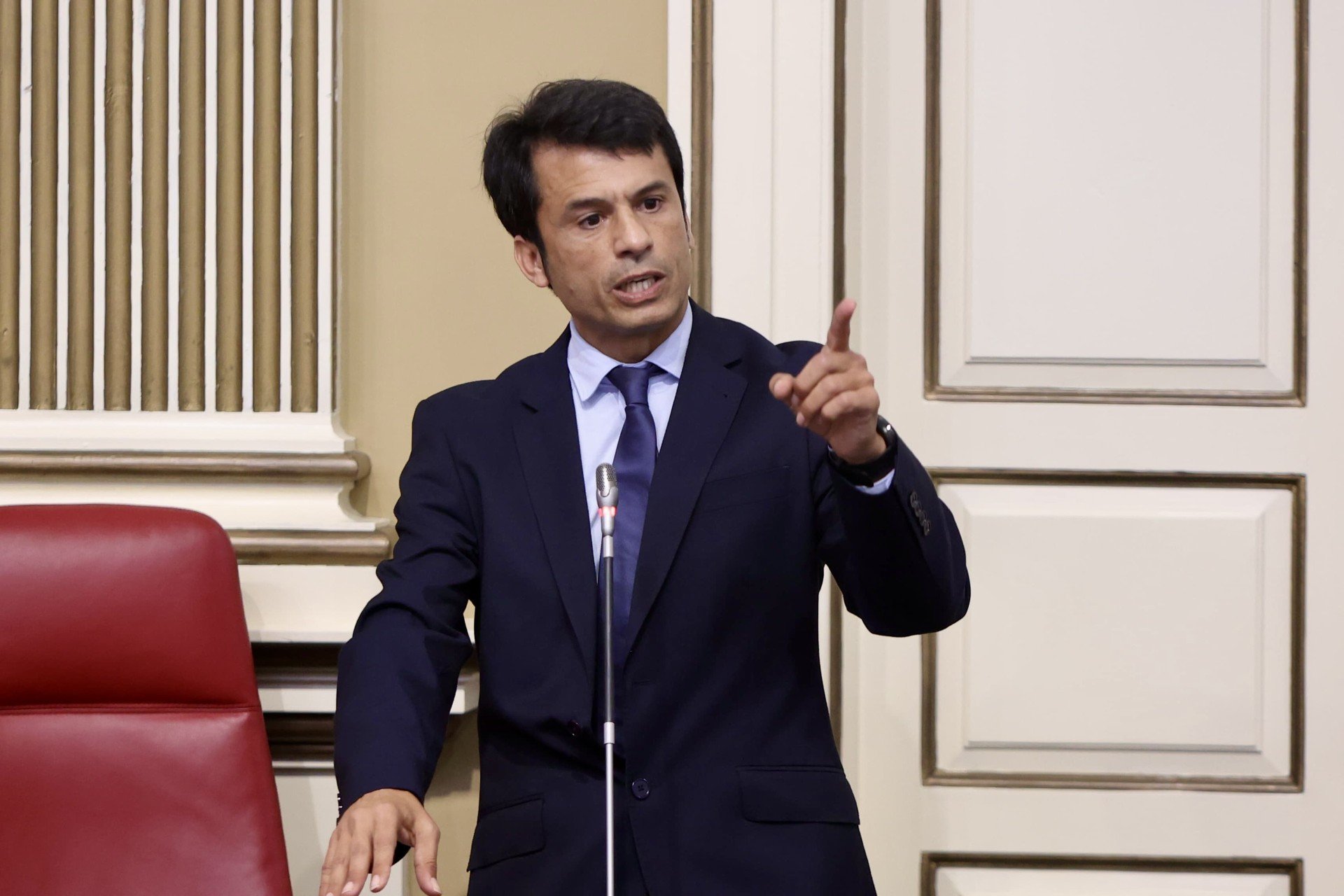 Marcos Bergaz (PSOE) durante el pleno del parlamento este martes
