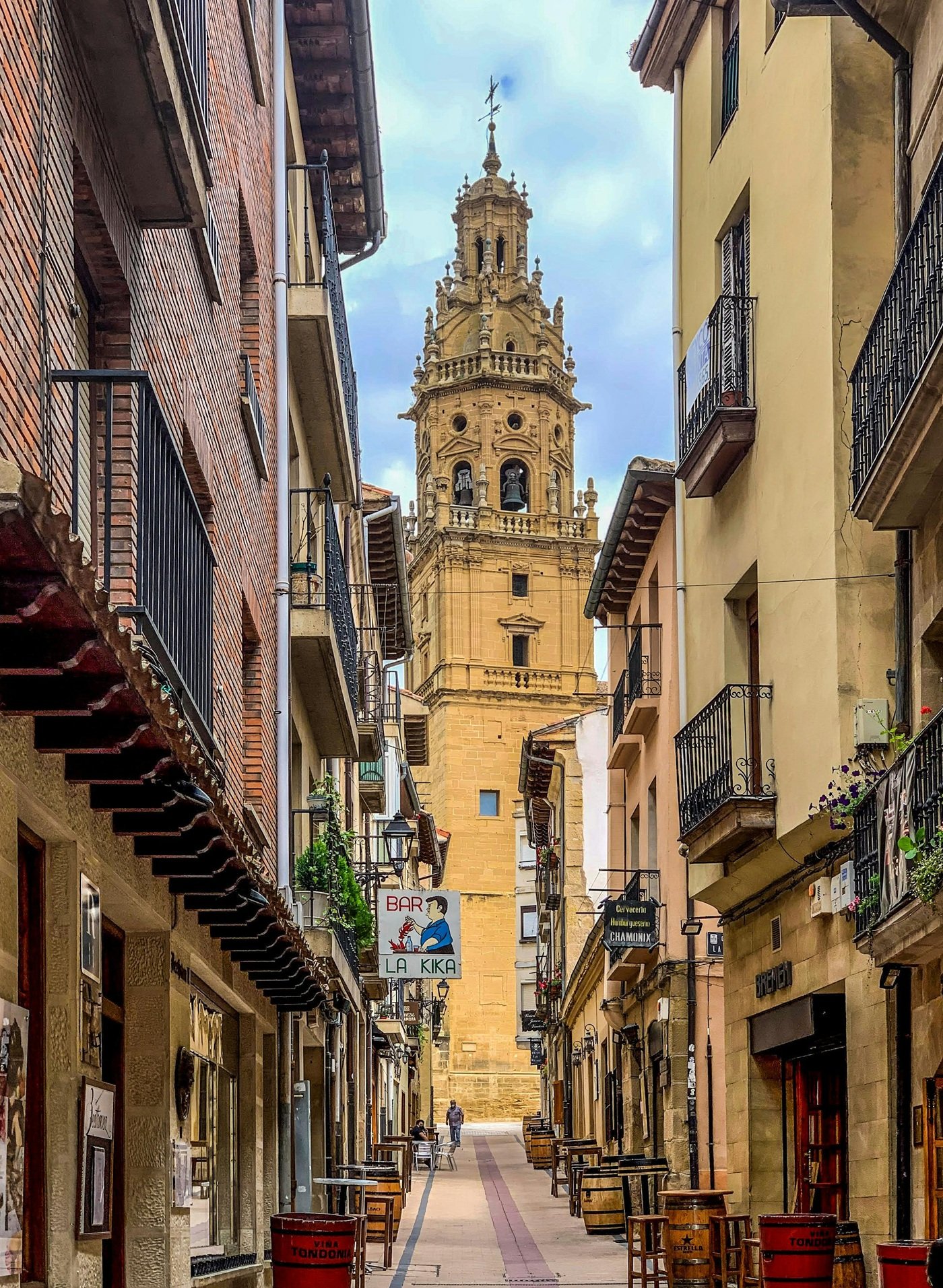 Calle de pinchos cerca de la concatedral de Logroño