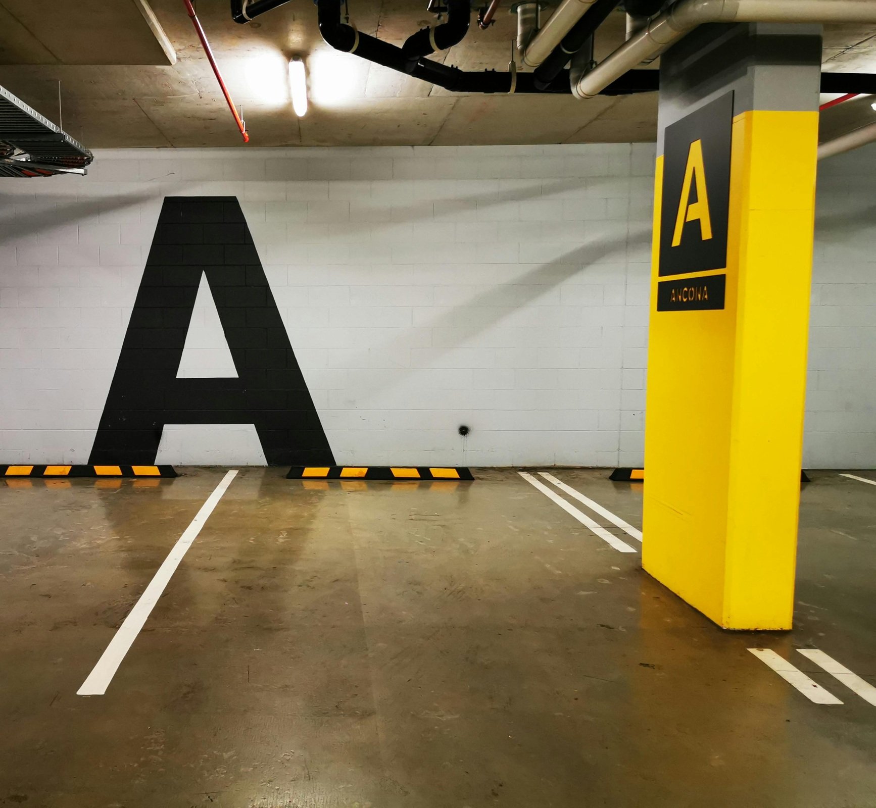Plaza de garaje o aparcamiento.