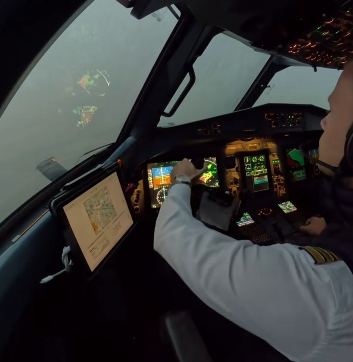 Piloto aterrizando en Tenerife Norte