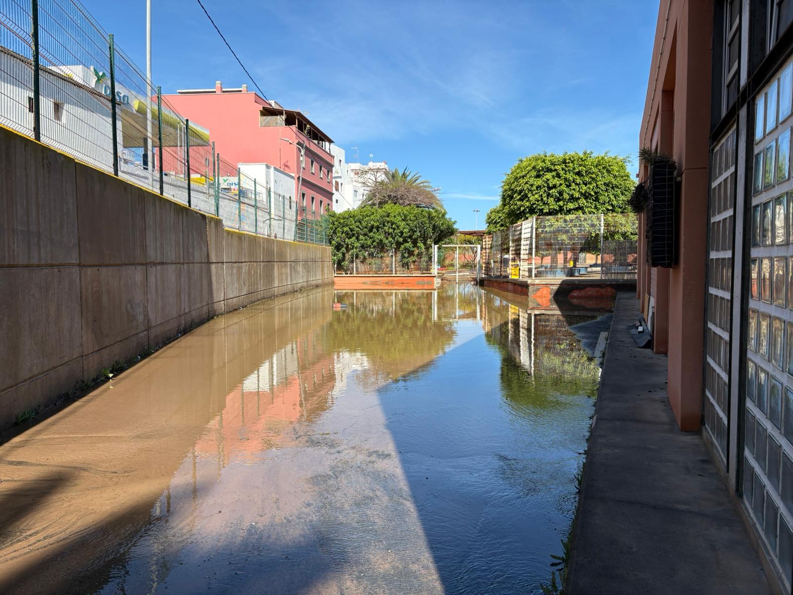 FOTO. Imagen del IES Bañaderos Cipriano Acosta, en Gran Canaria, uno de los centros afectados por la borrasca Therese