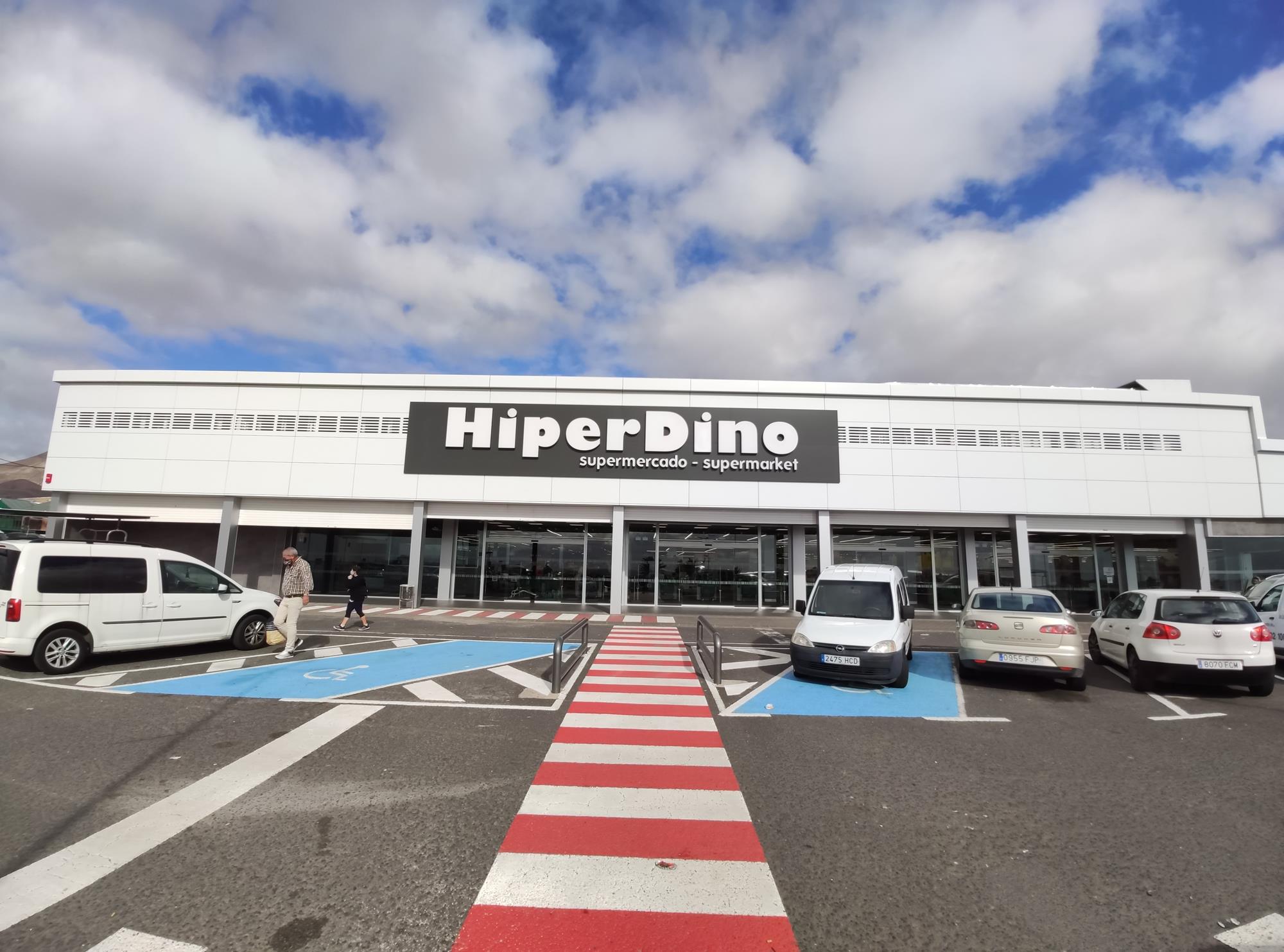 Exteriores del Hiperdino donde se celebra la Feria en una imagen de archivo