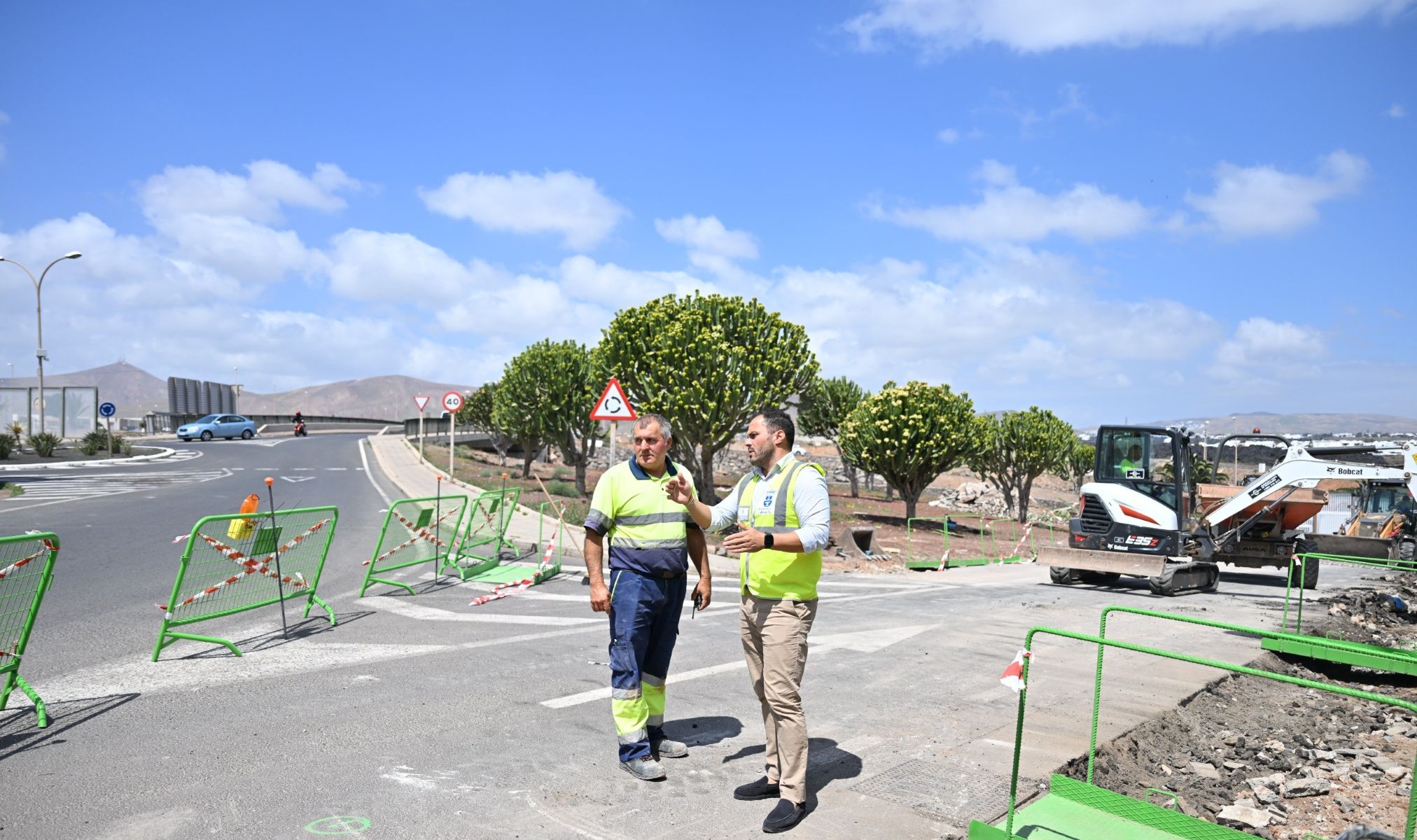 El alcalde Yonathan de León adelanta que la transformación de la calle Mina estará culminada coincidiendo con la entrega de las primeras 200 viviendas de Maneje 