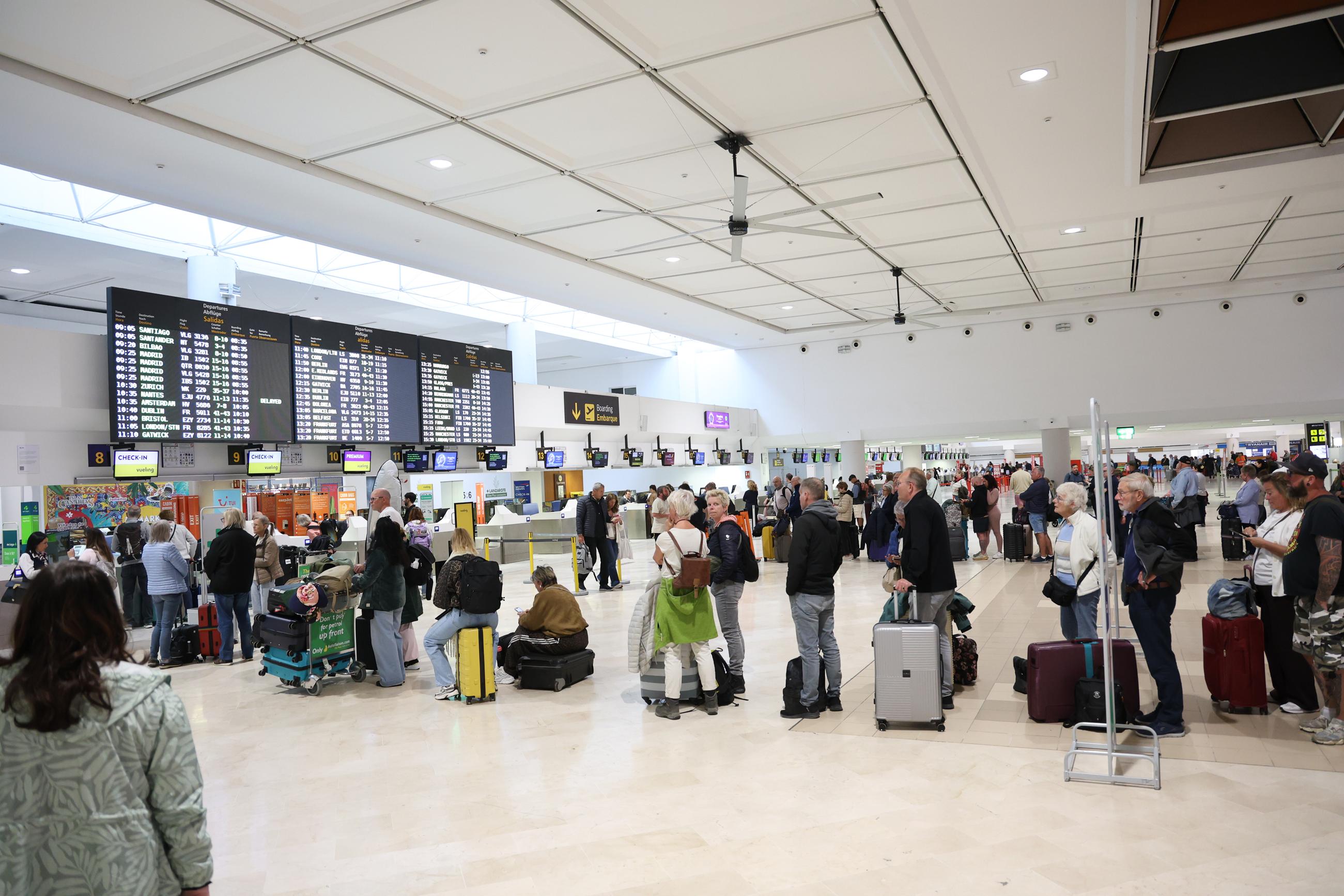Pasajeros en el aeropuerto César Manrique de Lanzarote Pasajeros en el aeropuerto César Manrique de Lanzarote