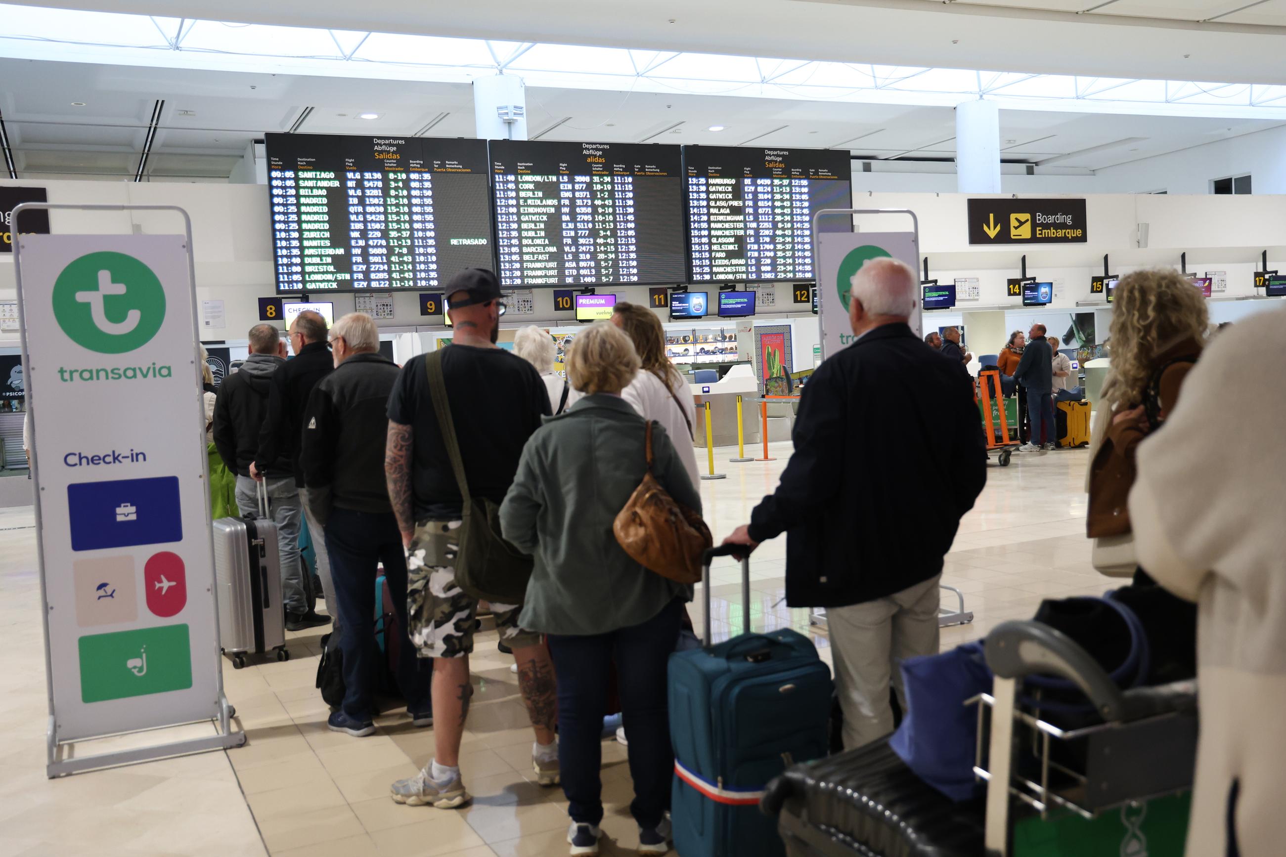 Línea de facturación en el Aeropuerto César Manrique de Lanzarote