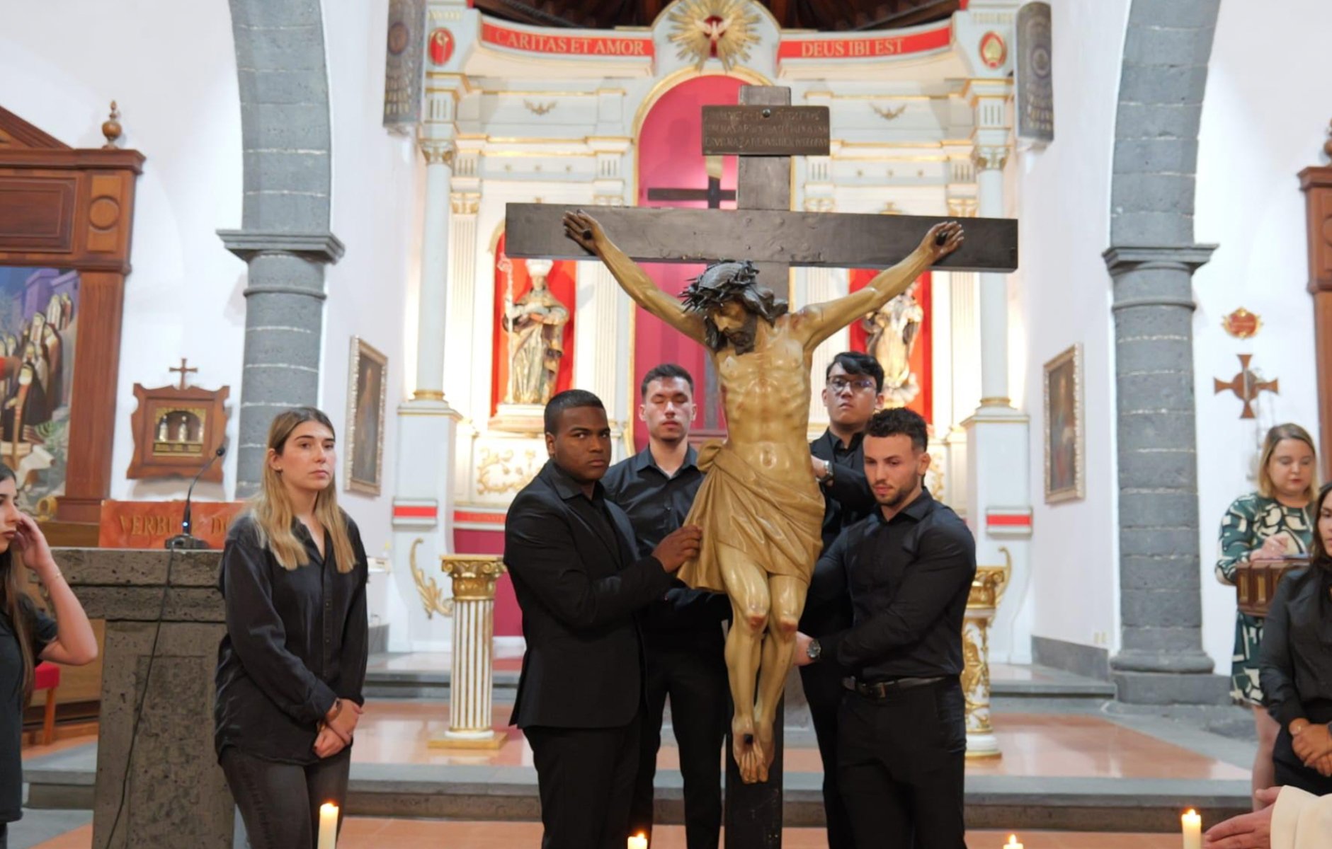 La Iglesia de San Ginés acoge la celebración litúrgica del Viernes Santo La Iglesia de San Ginés acoge la celebración litúrgica del Viernes Santo
