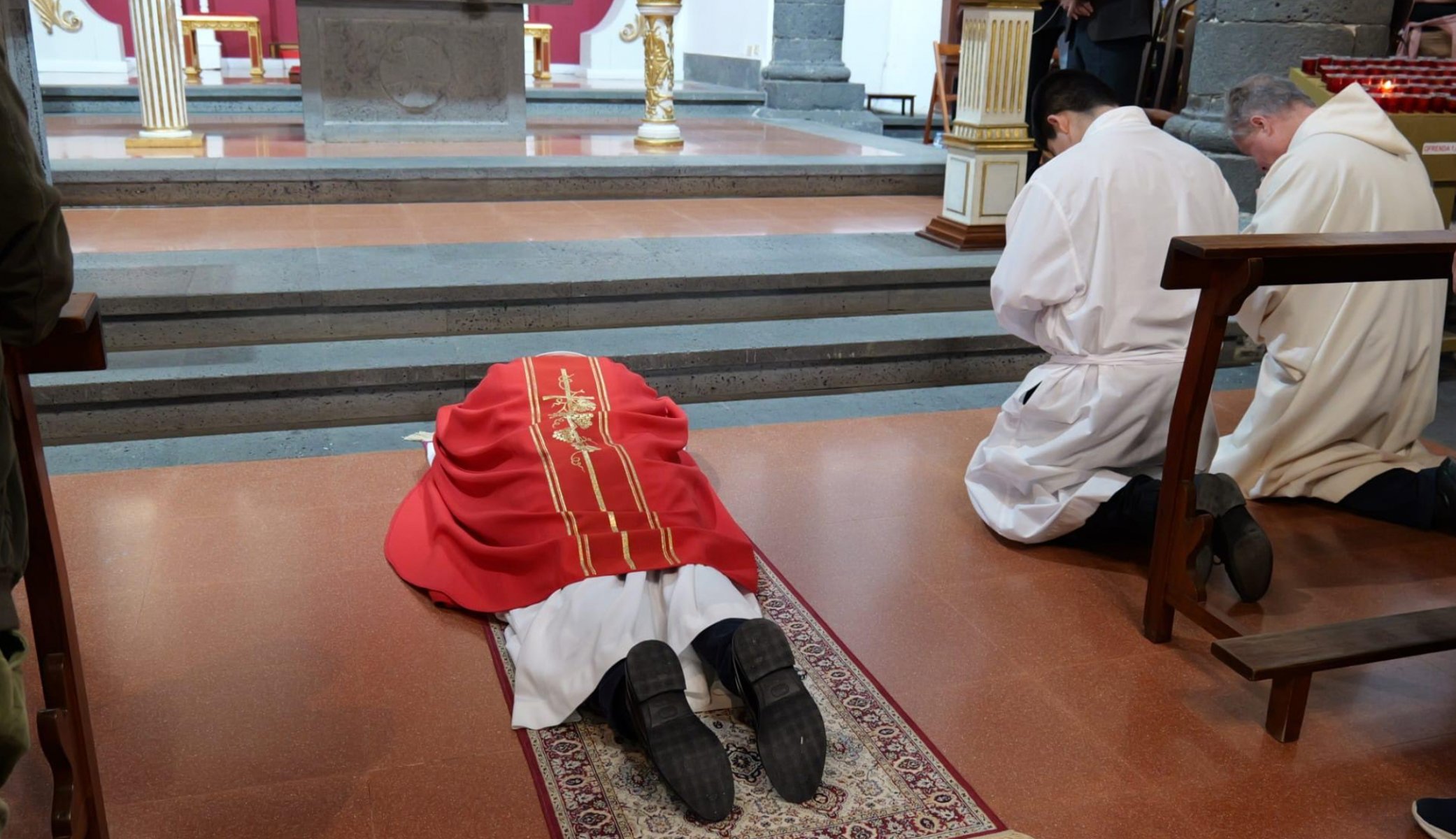 La Iglesia de San Ginés acoge la celebración litúrgica del Viernes Santo La Iglesia de San Ginés acoge la celebración litúrgica del Viernes Santo