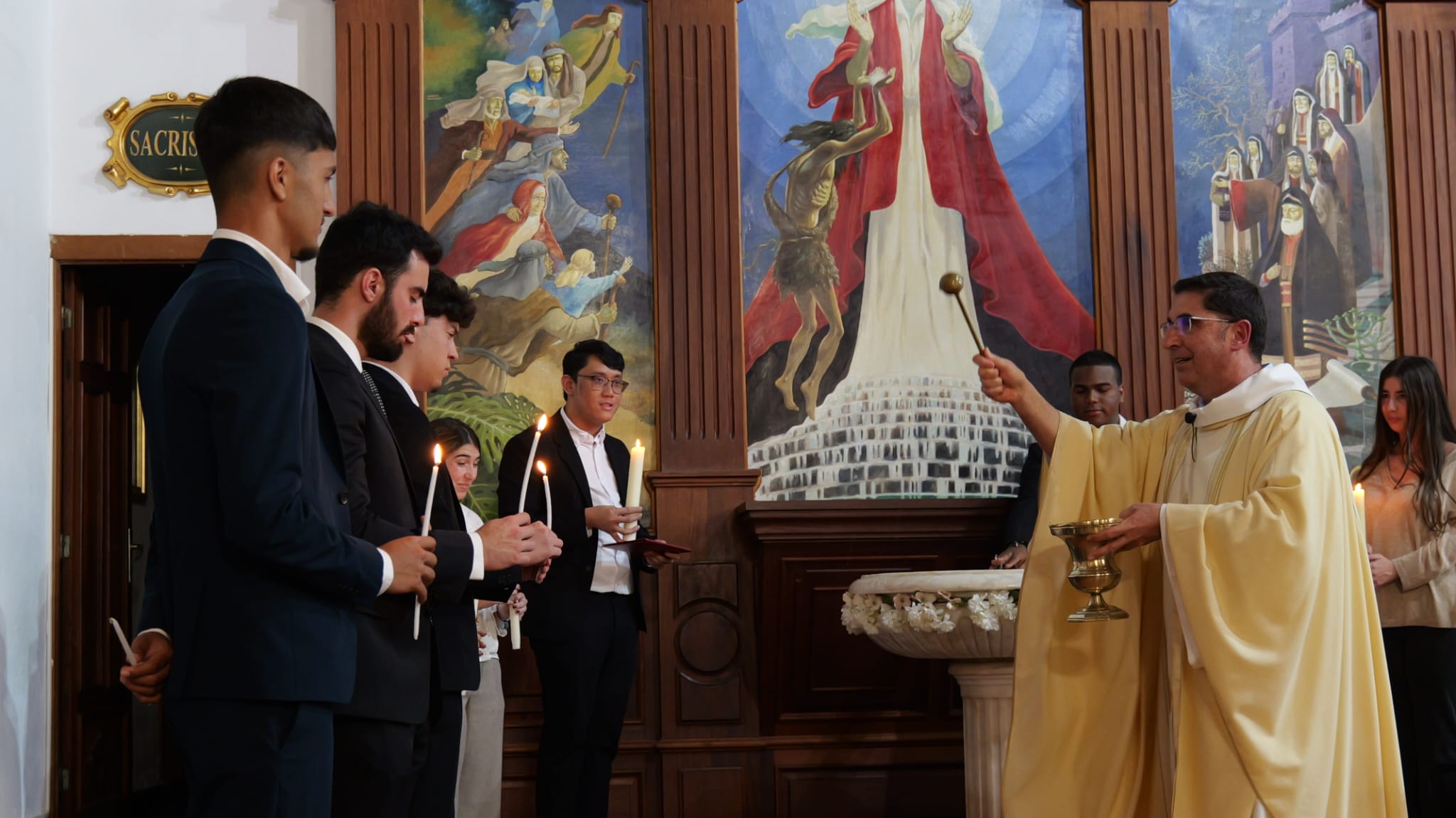 Vigilia Pascual en la iglesia de San Ginés Vigilia Pascual en la iglesia de San Ginés